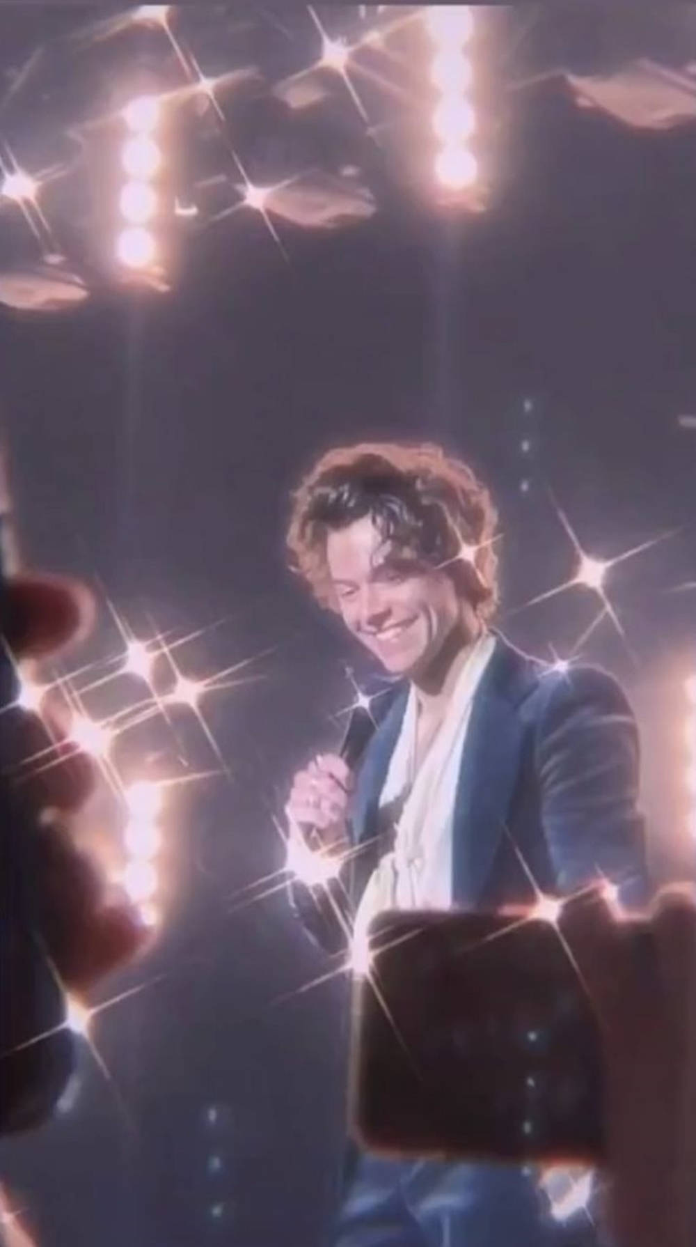 Harry Styles, blue suit, singing into a mic, HD Phone Wallpaper