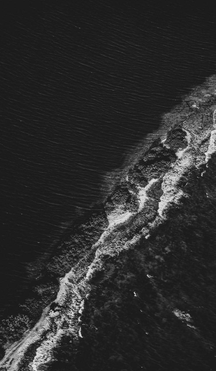 iPhone SE 2020, black and white, ocean waves, HD Phone Wallpaper