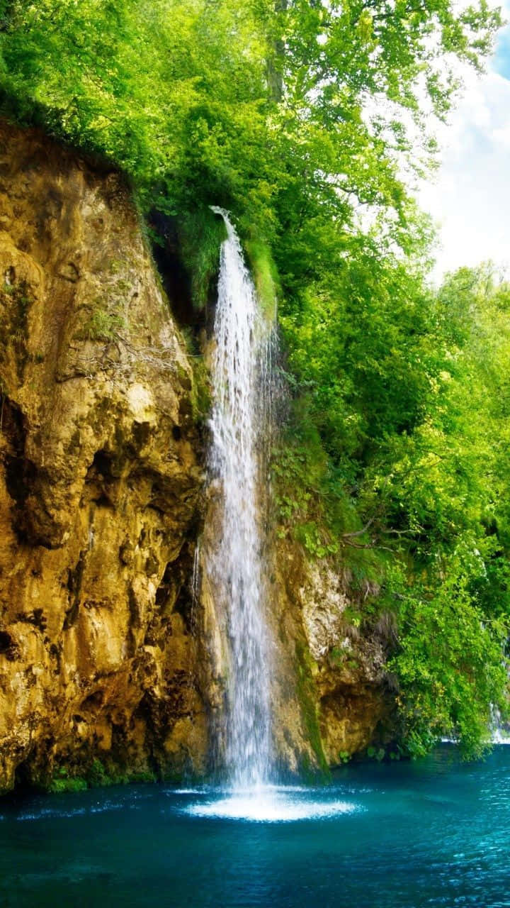 iPhone Waterfall, vibrant waterfall, mossy cliff, HD Phone Wallpaper