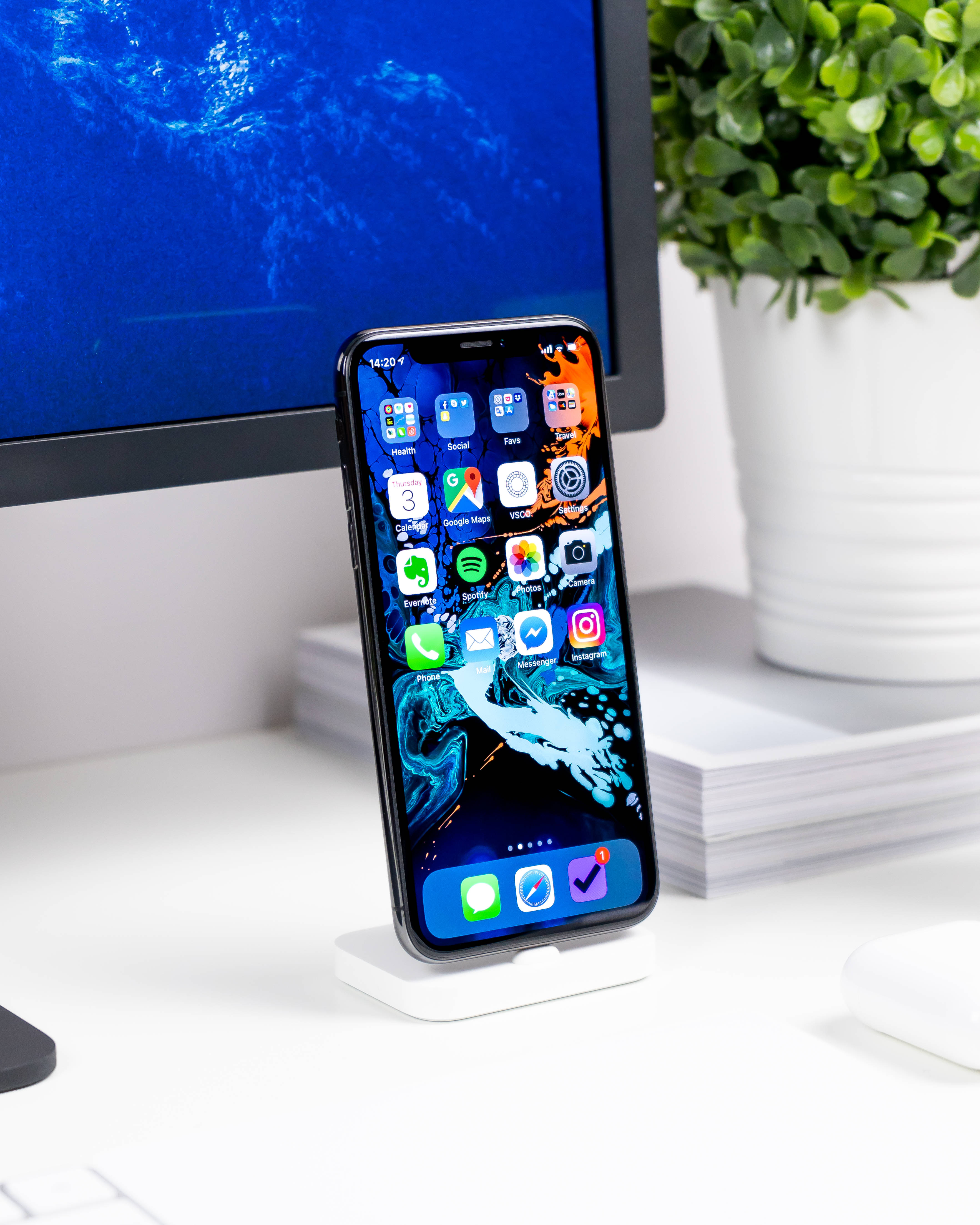 iPhone Xs, gold finish, vibrant blue, 4K Phone Wallpaper