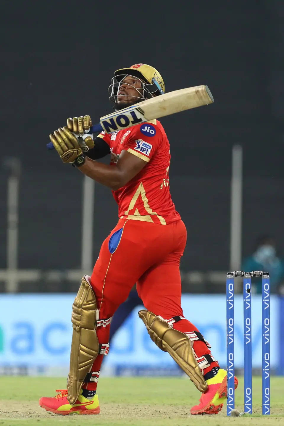 IPL 2021, cricket batsman, red and gold gear, HD Phone Wallpaper