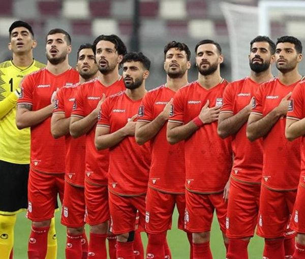 Iran National Football Team, red uniforms, green pitch, SD Desktop Wallpaper