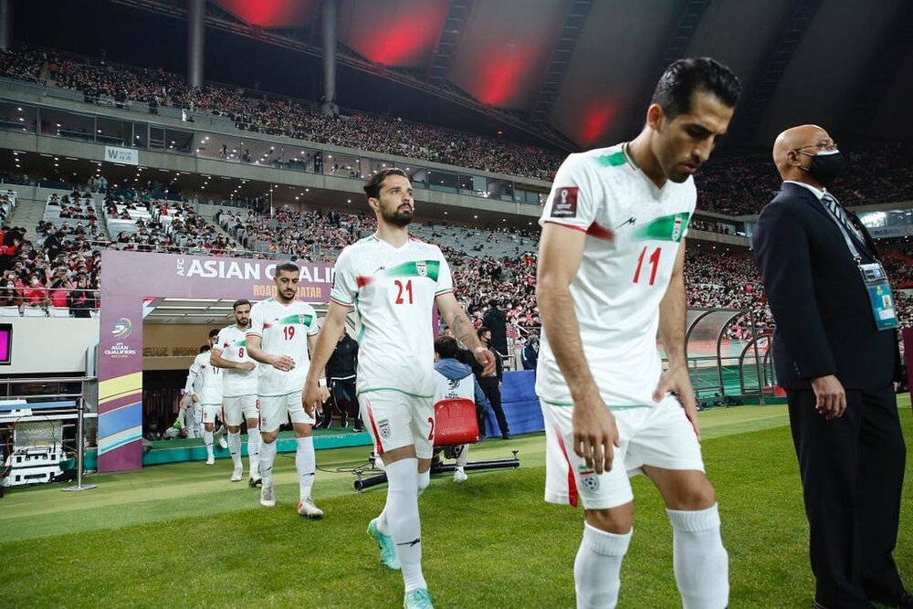 Iran National Football Team, white uniforms, dejected expressions, SD Desktop Wallpaper