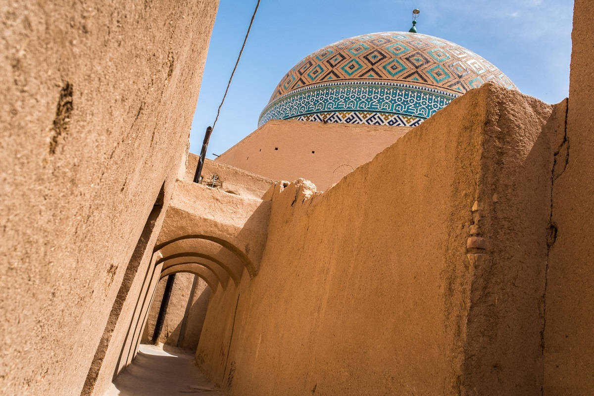 alley behind mosque in iran, weathered adobe walls, vibrant geometrically tiled dome, SD Desktop Wallpaper