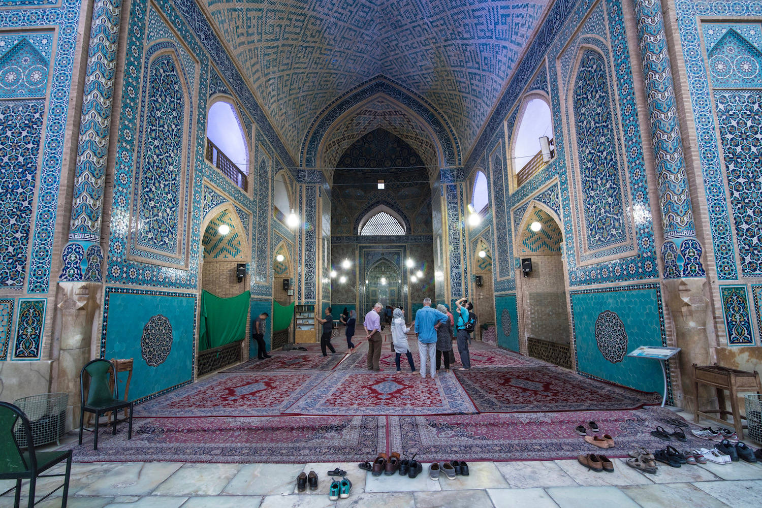 traditional Iranian mosque, turquoise tiled walls, intricate geometric patterns, HD Desktop Wallpaper