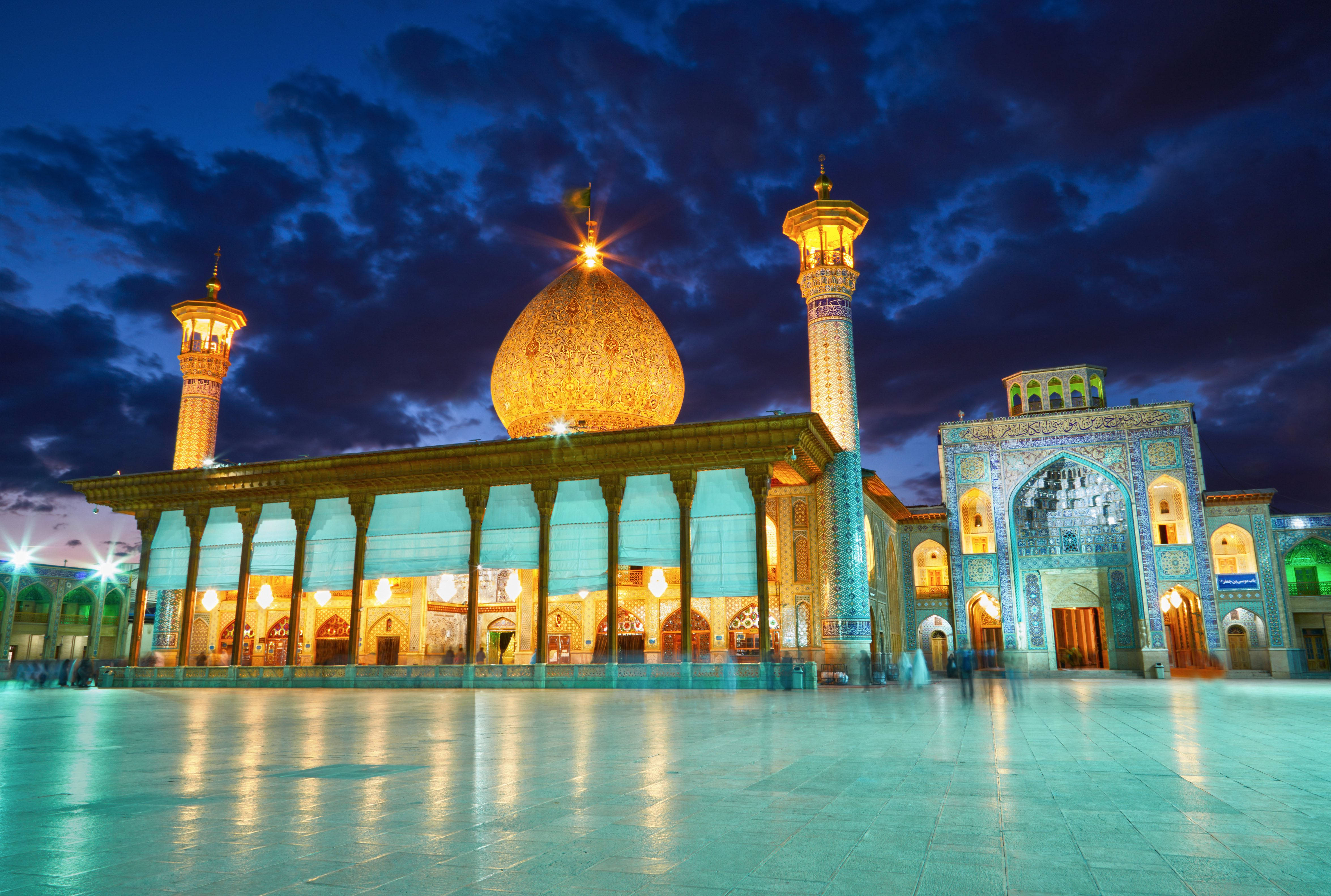 glowing yellow mosque, golden dome, minarets, 4K Desktop Wallpaper