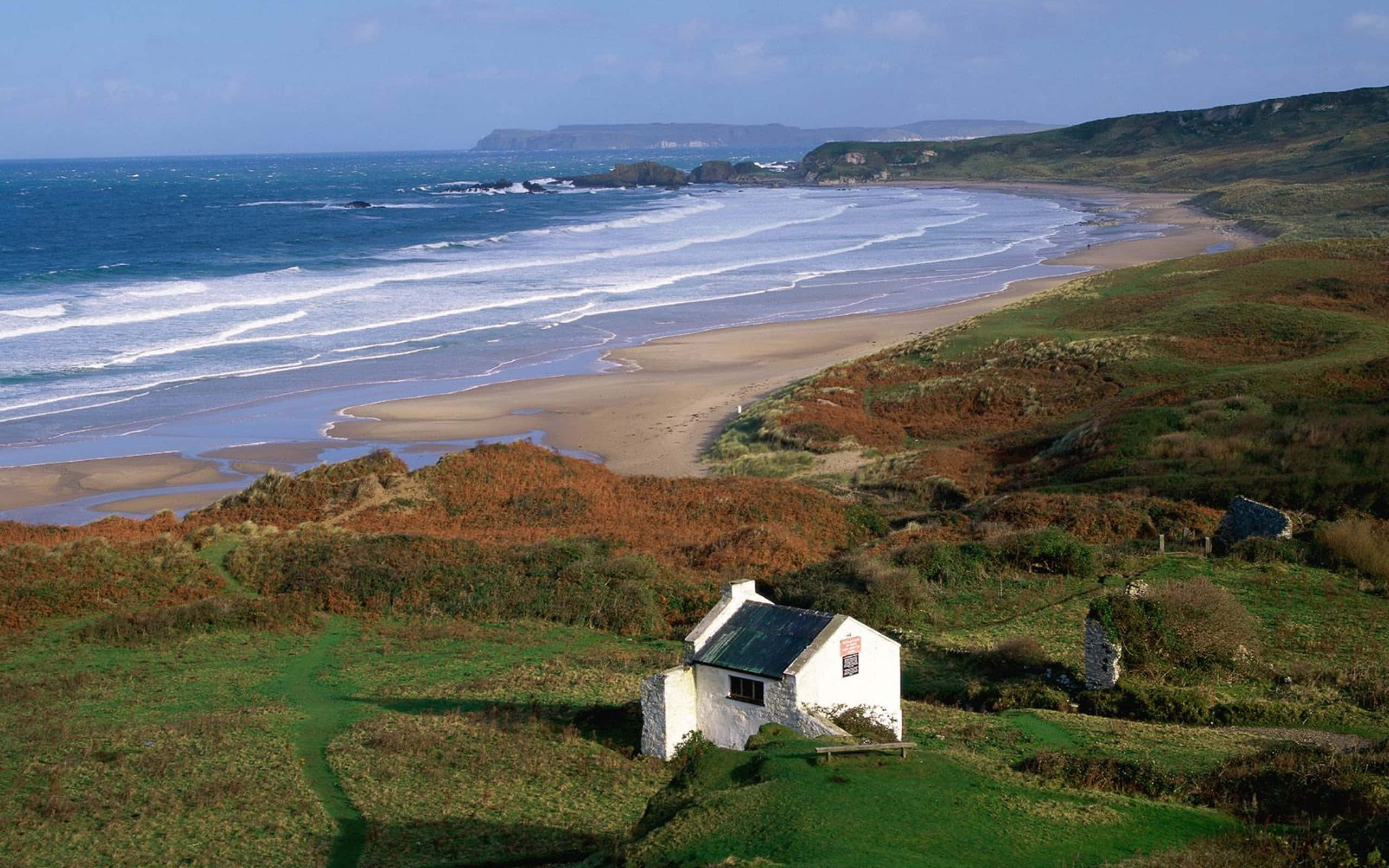 Ireland Desktop, white cottage, grassy cliffs, 2K Desktop Wallpaper
