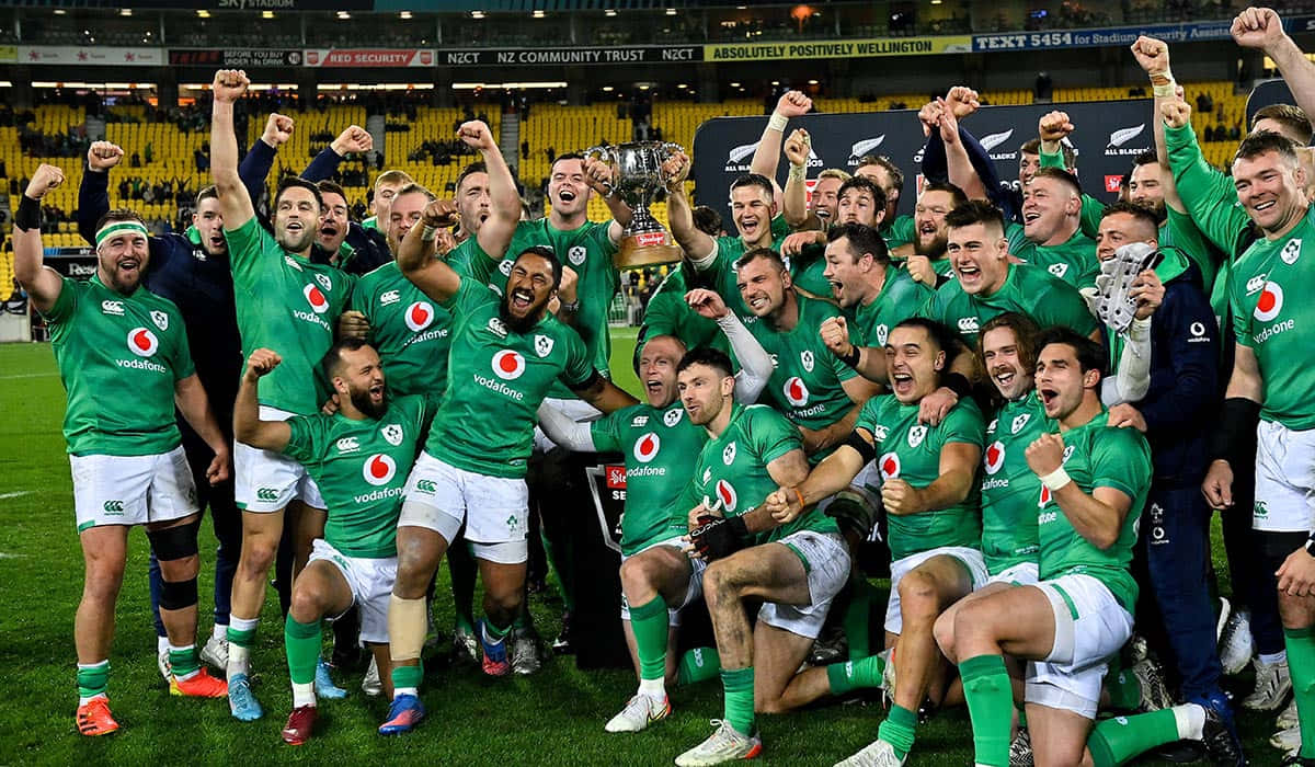 Ireland Rugby, green jerseys, trophy, SD Desktop Wallpaper