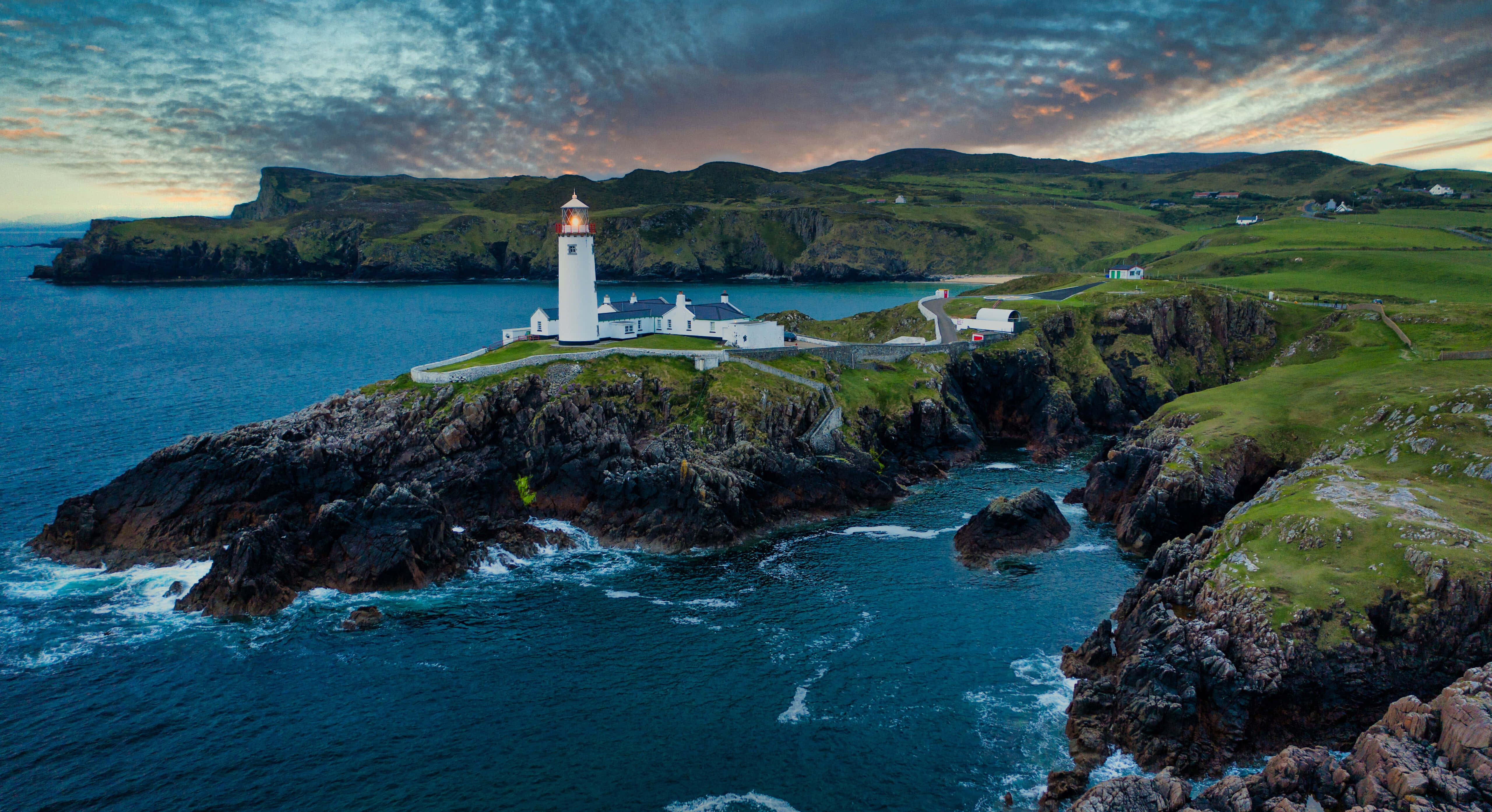 lighthouse, cliff, ocean waves, 5K Desktop Wallpaper