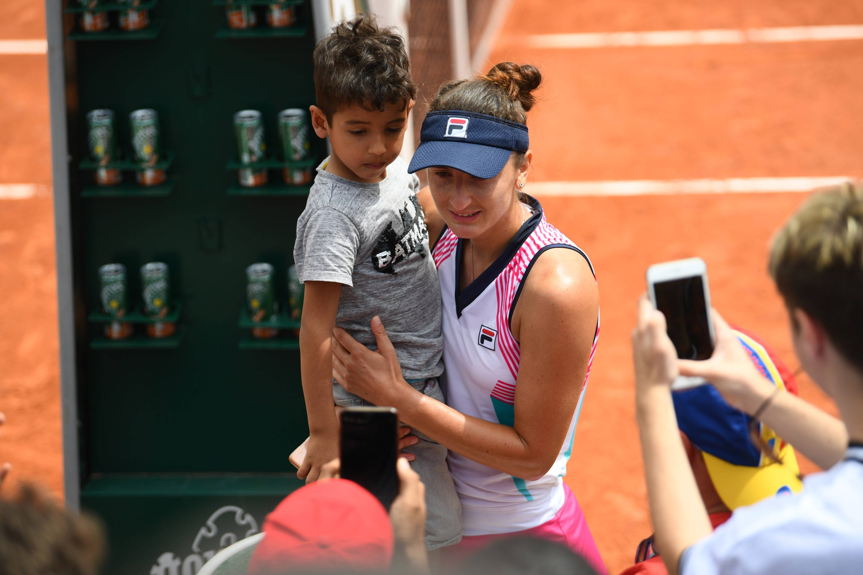 Irina-Camelia Begu, white and pink outfit, clay court, 2K Desktop Wallpaper
