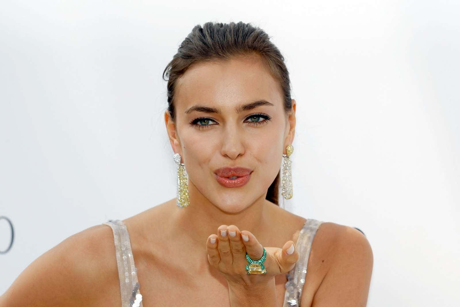 Irina Shayk, glamorous icon, sparkling diamond earrings, HD Desktop Wallpaper