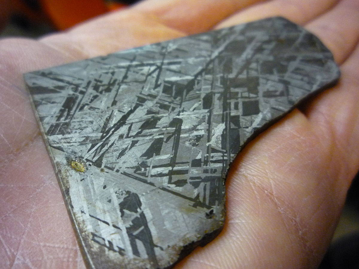 etched iron, grayish metallic meteorite slice, dark and light striations, SD Desktop Wallpaper