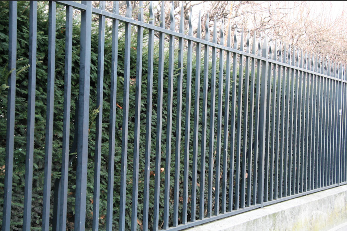 gray iron metal fence, tall gray metal fence, pointed tops, SD Desktop Wallpaper