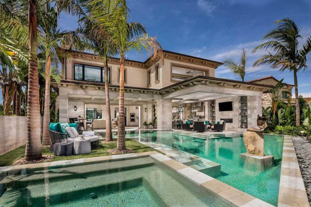 Mediterranean-style villa, sparkling turquoise pool, tall palm trees, SD Desktop Wallpaper