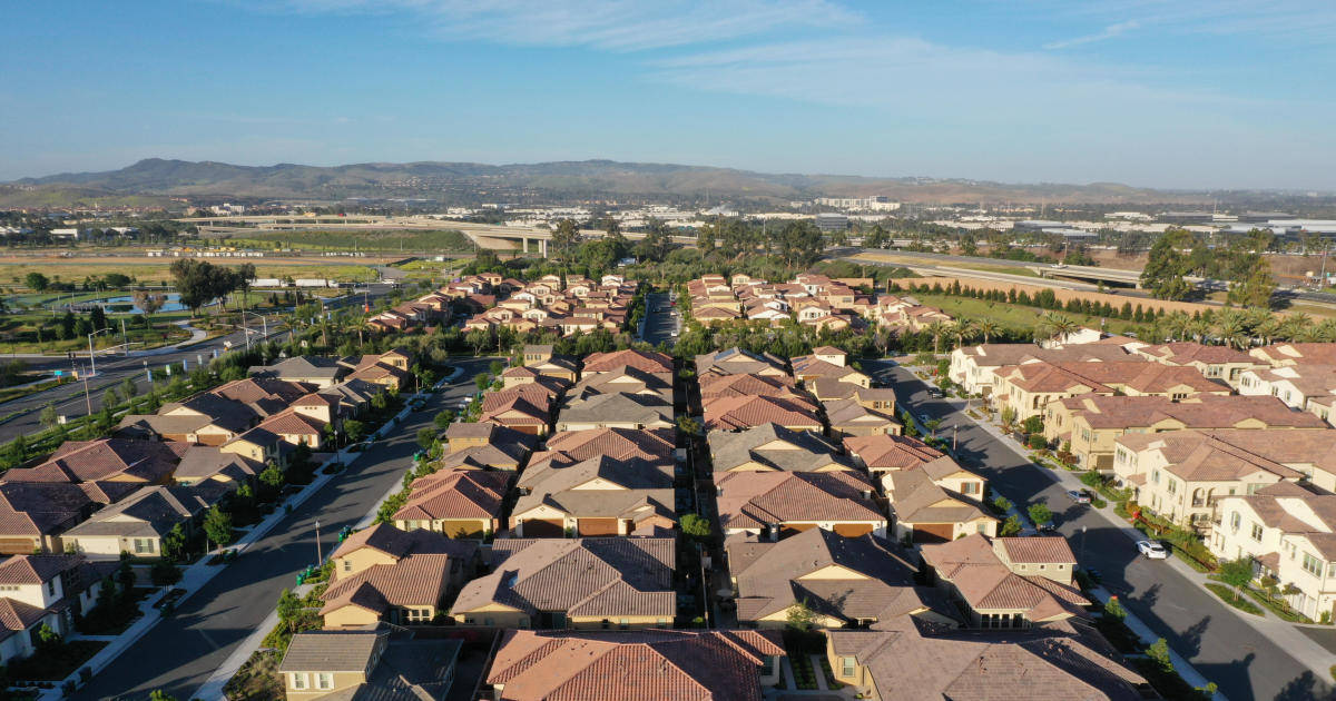 Irvine, suburban neighborhood, rows of identical houses, SD Desktop Wallpaper