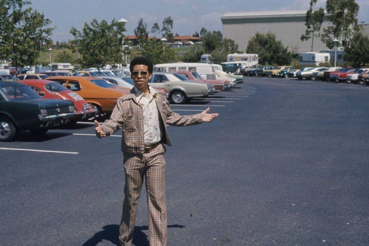 Irvine, plaid suit, sunglasses, SD Desktop Wallpaper