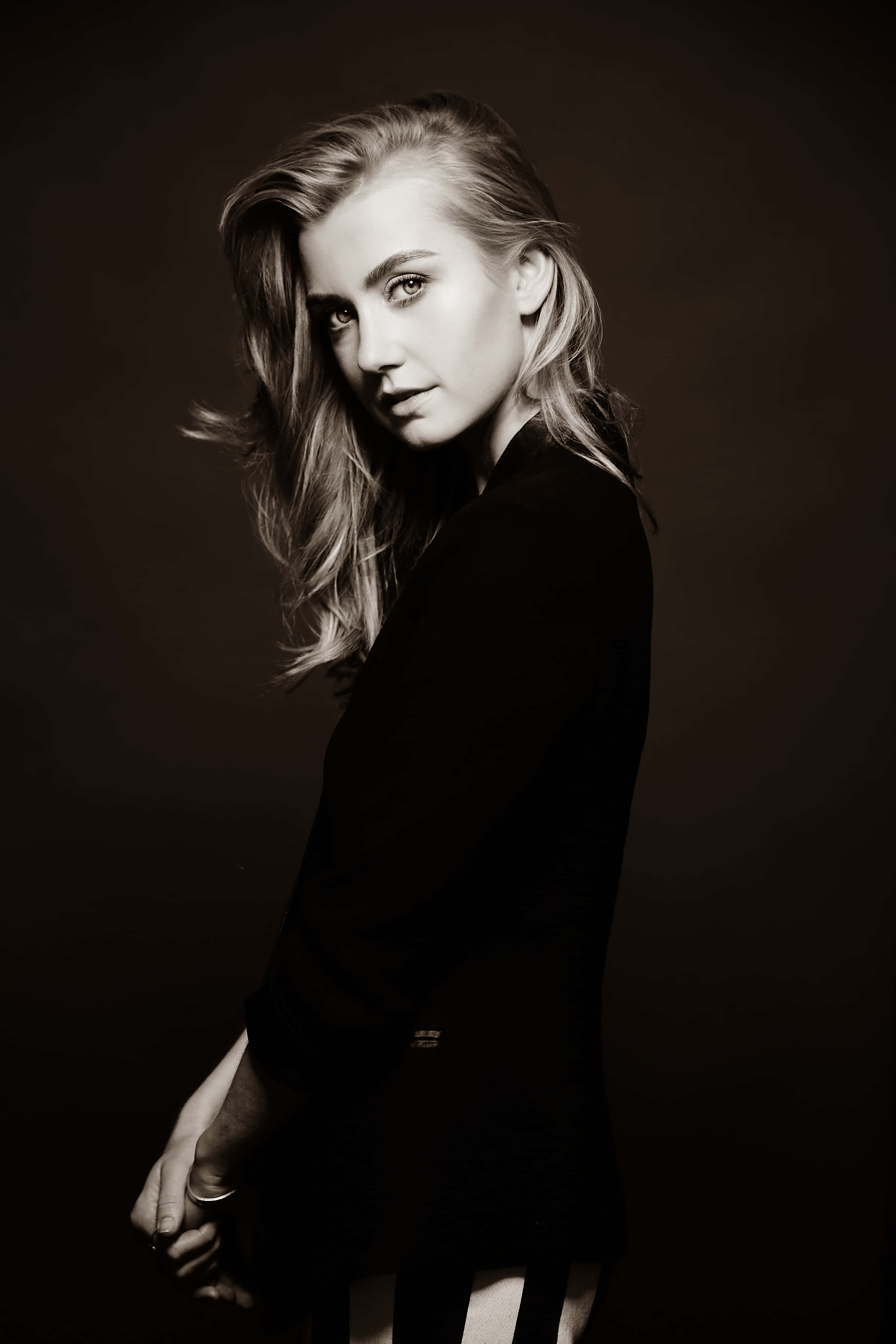 Isabel Durant, black and white portrait, blonde hair, 4K Phone Wallpaper