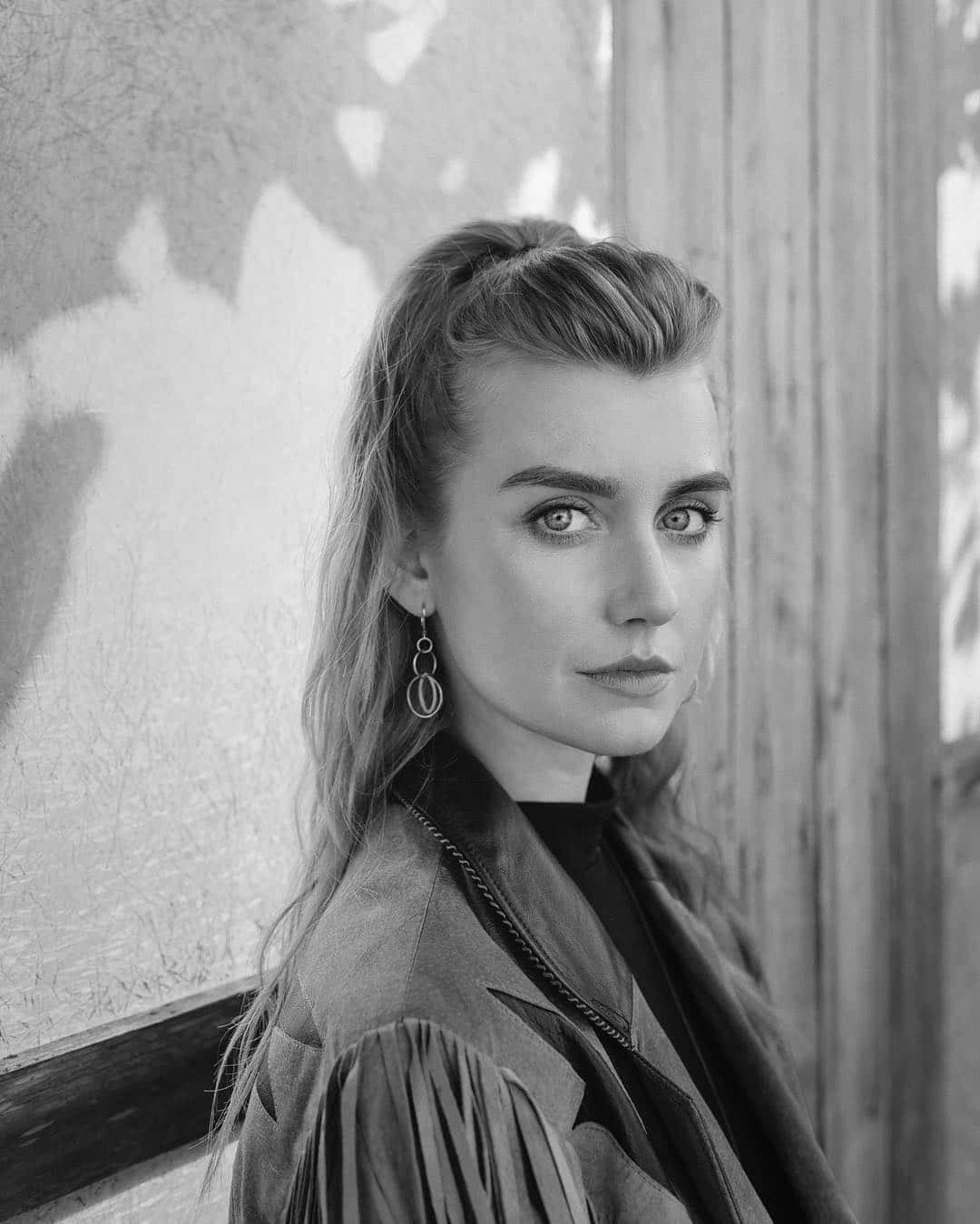 Isabel Durant, black and white portrait, styled hair, HD Phone Wallpaper