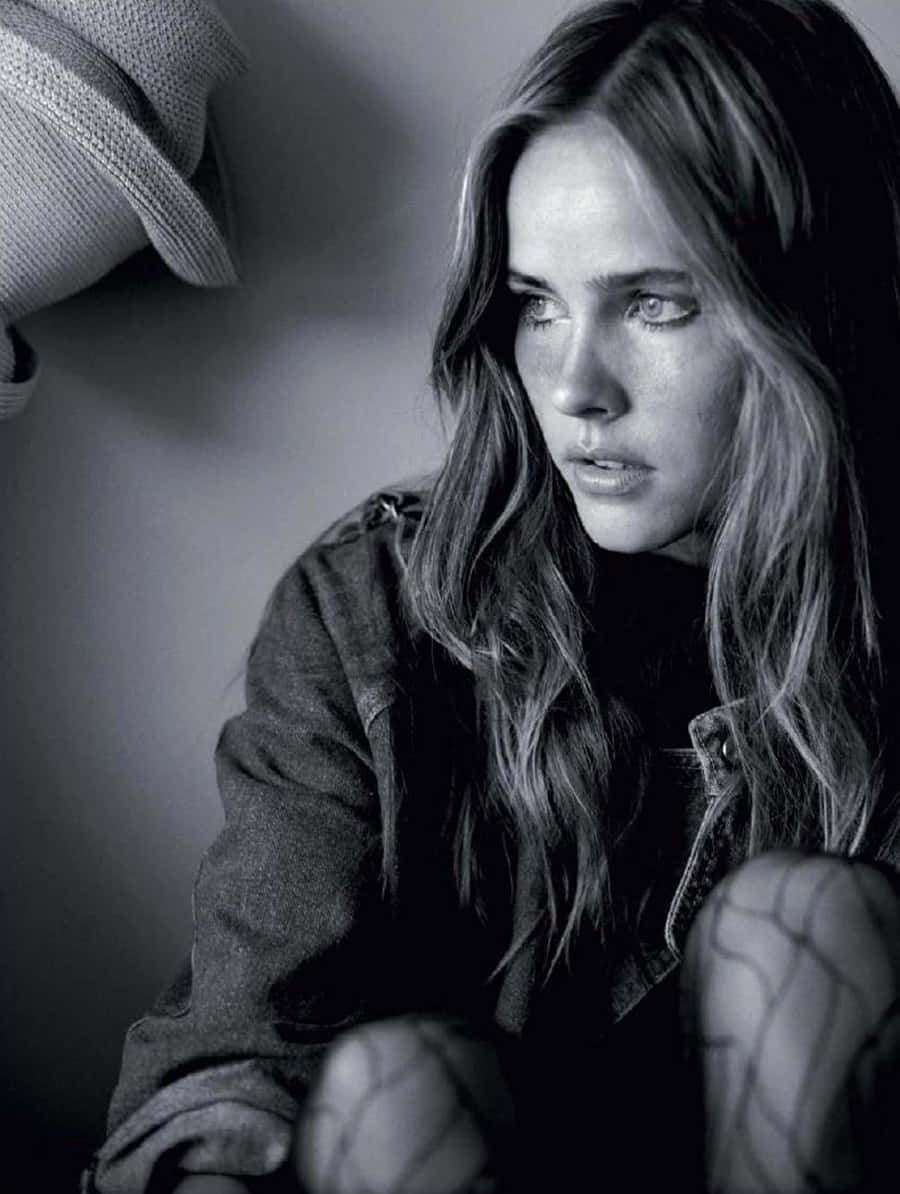 Isabel Lucas, black and white portrait, long hair, SD Phone Wallpaper