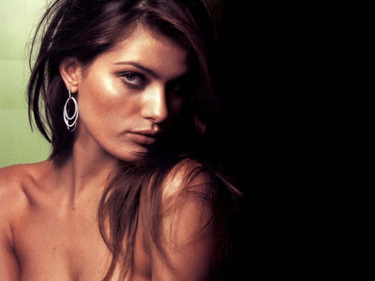 Isabeli Fontana, dark hair, hoop earrings, HD Desktop Wallpaper