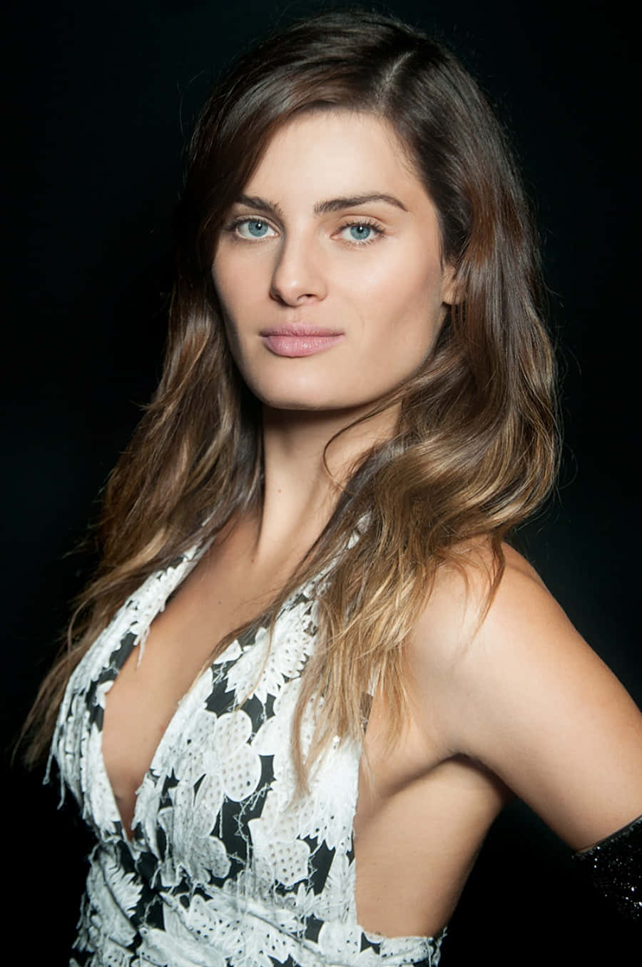 Isabeli Fontana, white floral dress, long brown hair, HD Phone Wallpaper