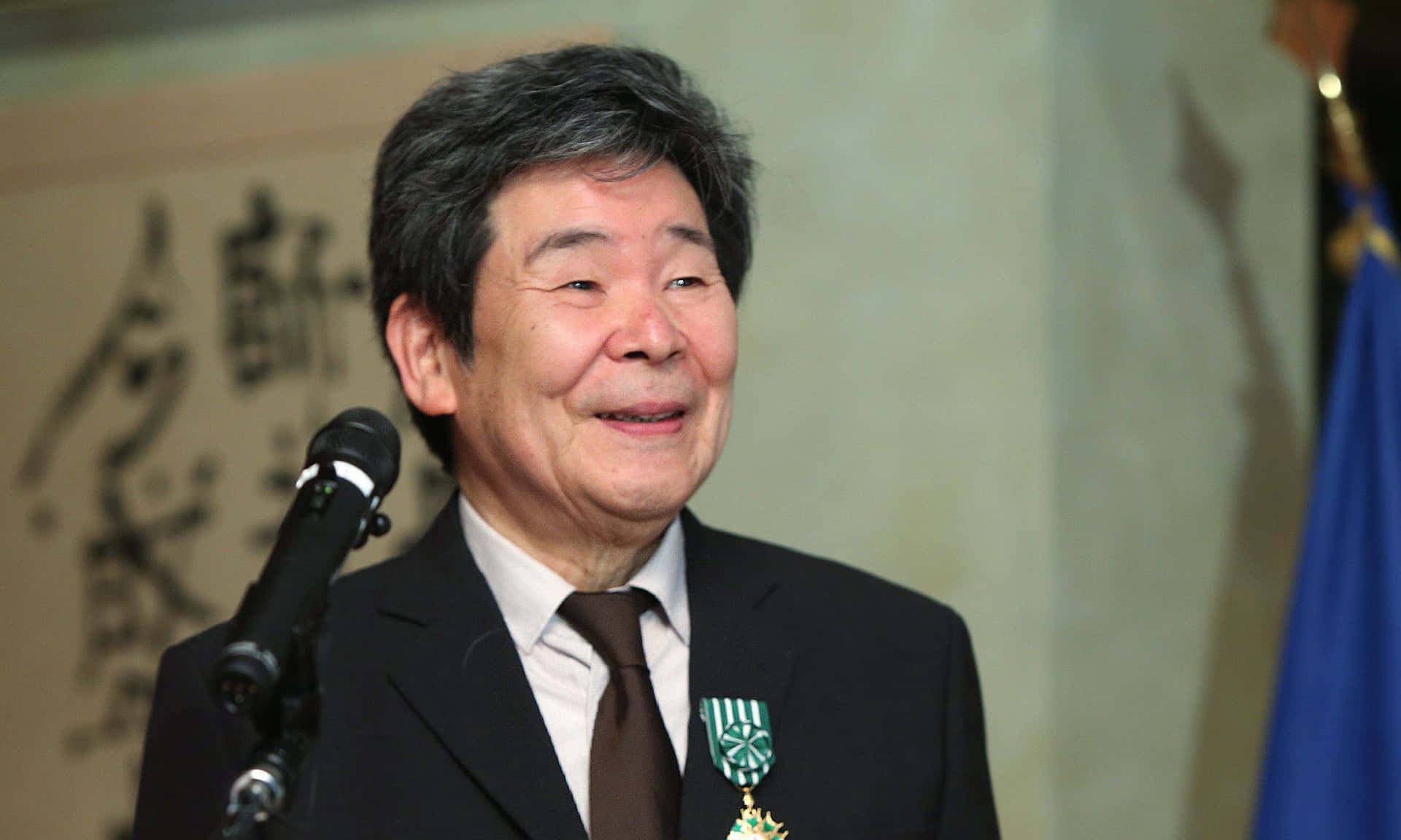 Isao Takahata, suit, microphone, Full HD Desktop Wallpaper
