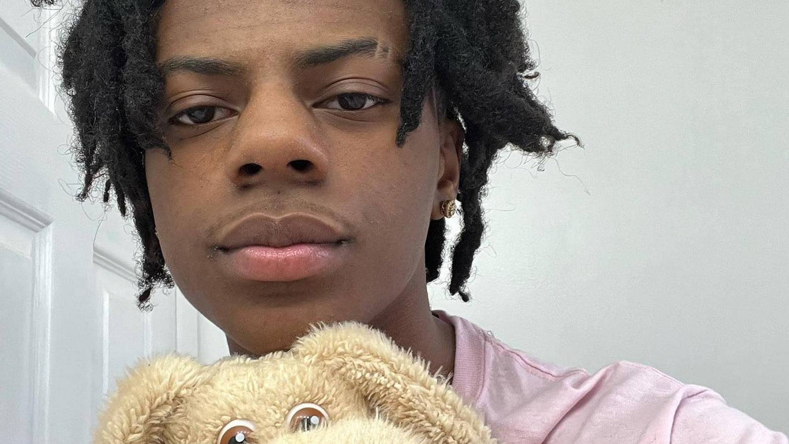 Ishowspeed, dark dreadlocks, beige teddy bear, HD Desktop Wallpaper