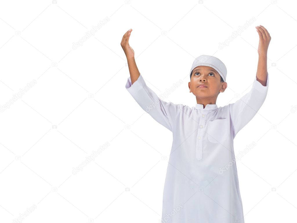 Islamic Boy, white traditional attire, serene expression, SD Desktop Wallpaper