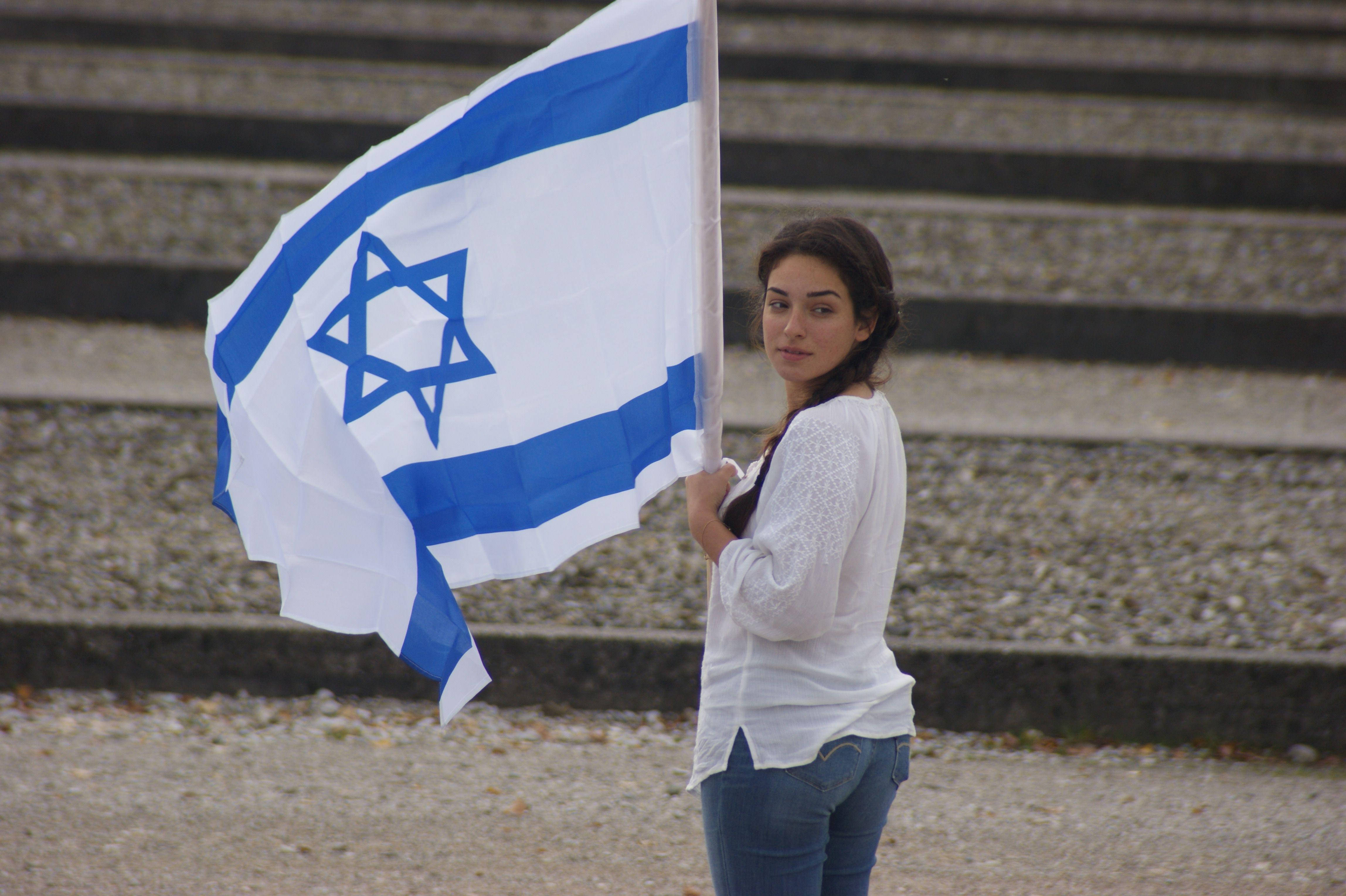 Israel flag, young woman, stone steps, 4K Desktop Wallpaper