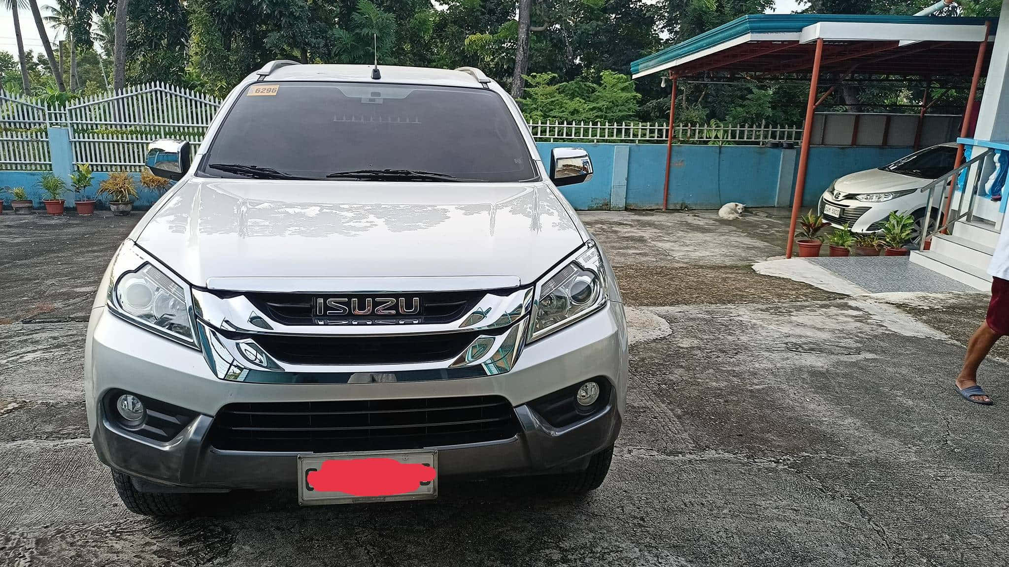 Isuzu Mu-x, silver, concrete driveway, Full HD Desktop Wallpaper