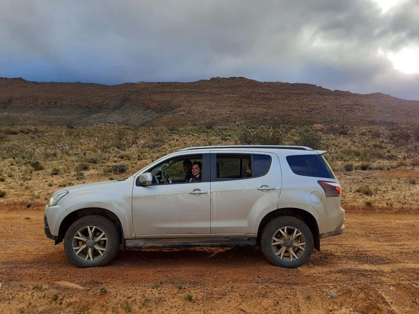 Isuzu MU-X, silver, rugged desert landscape, HD Desktop Wallpaper