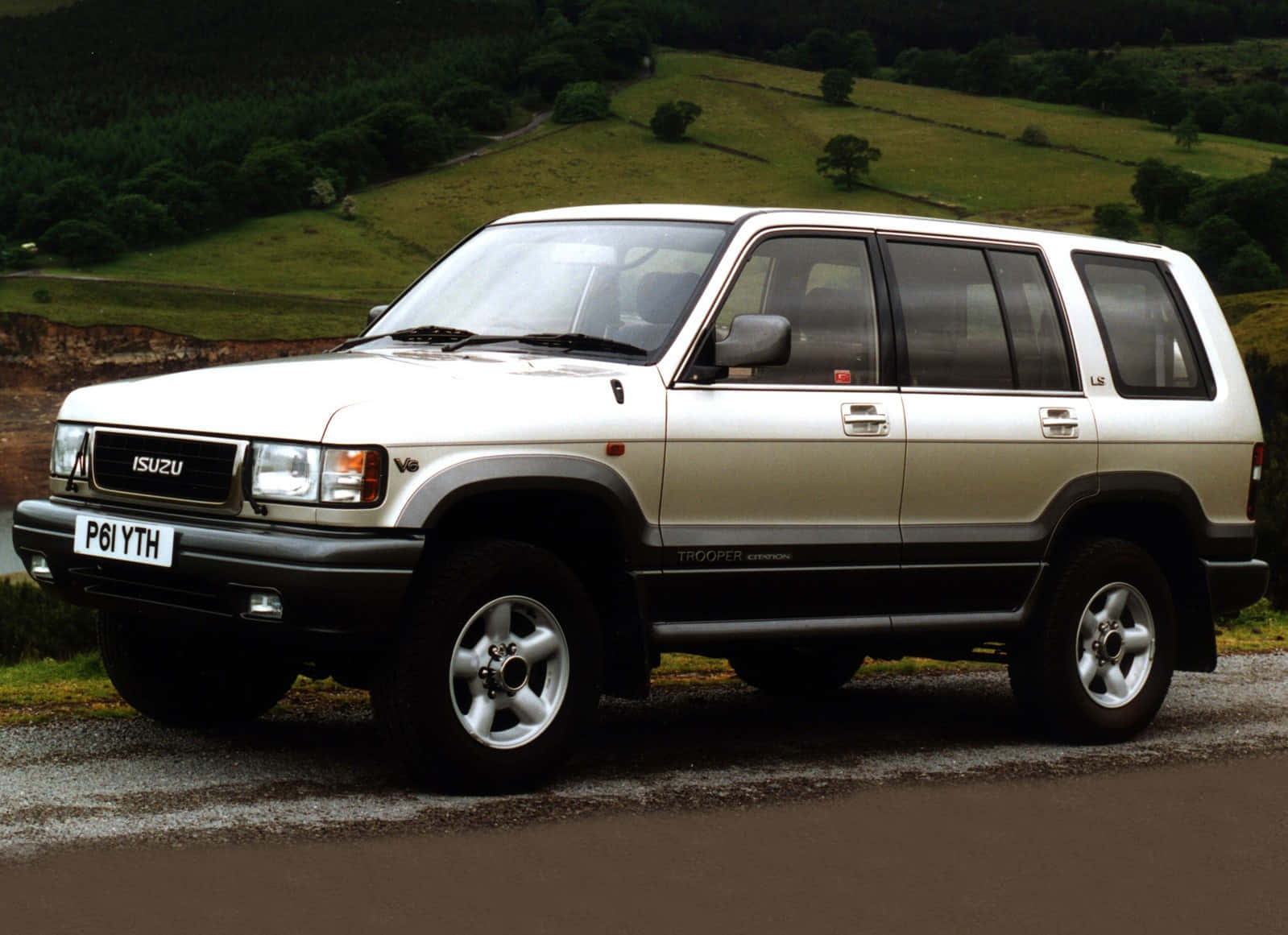 Isuzu Trooper, silver, gravel road, HD Desktop Wallpaper