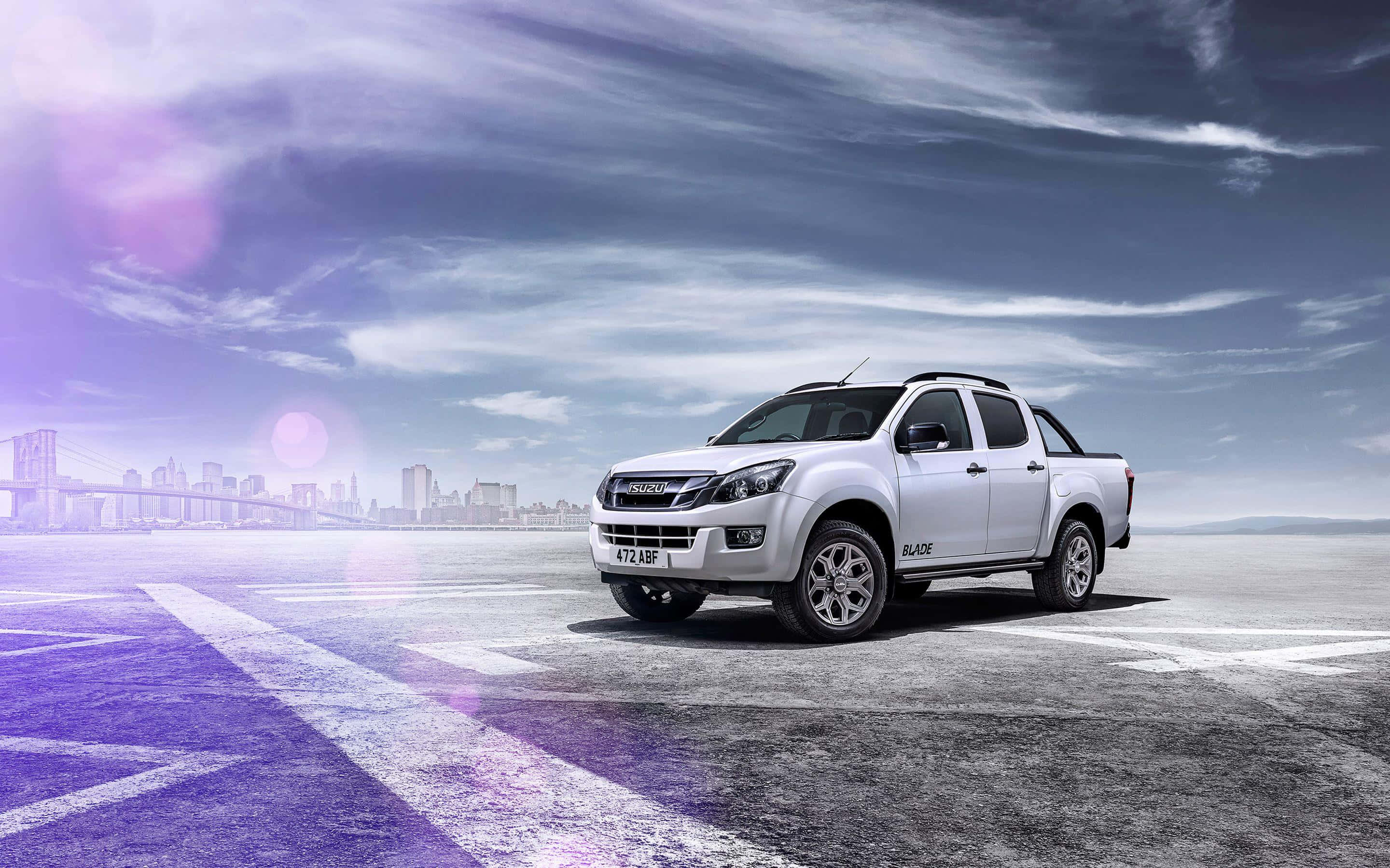 Isuzu, silver, city skyline, 2K Desktop Wallpaper