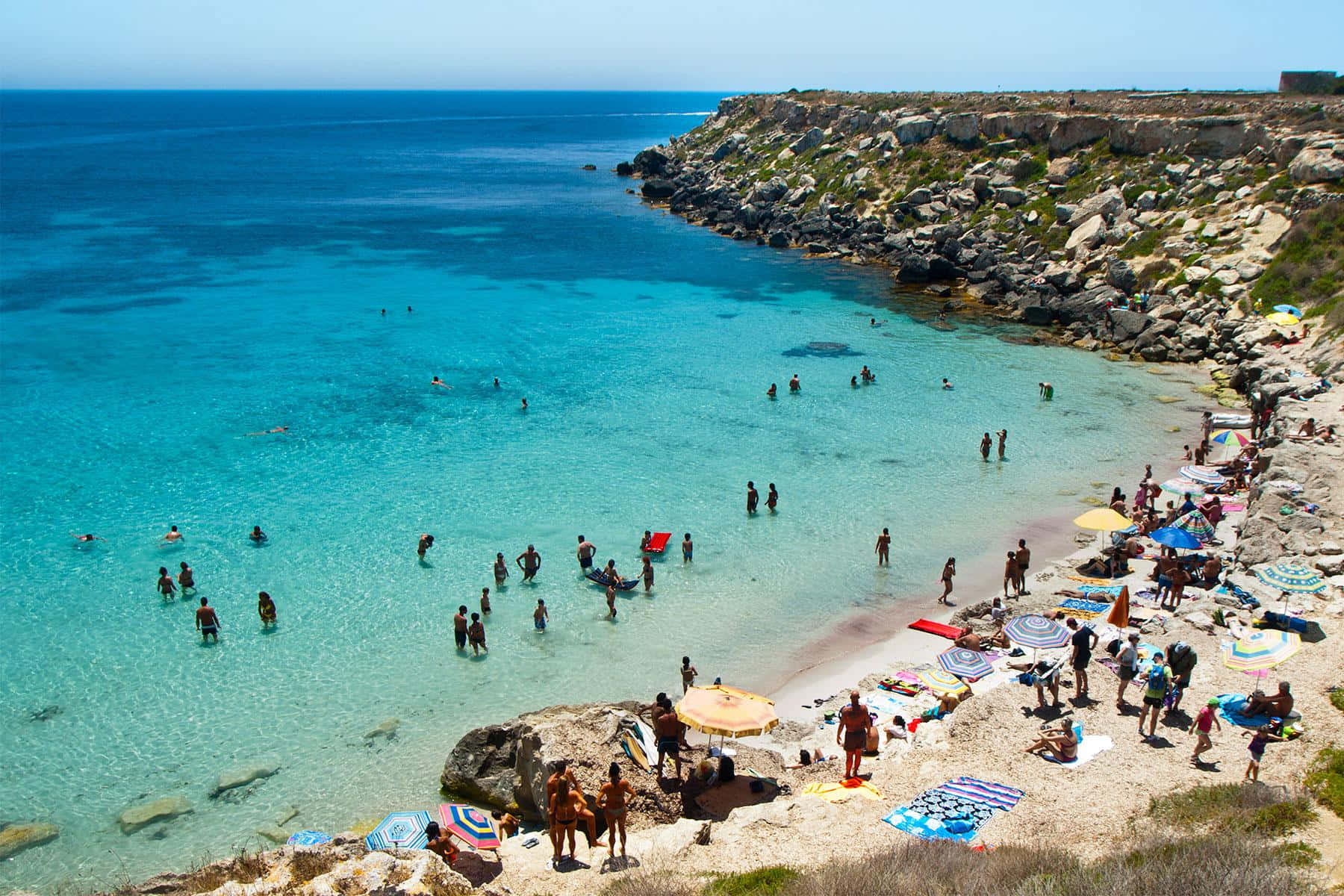 Italian Beach, turquoise cove, sunbathers, HD Desktop Wallpaper