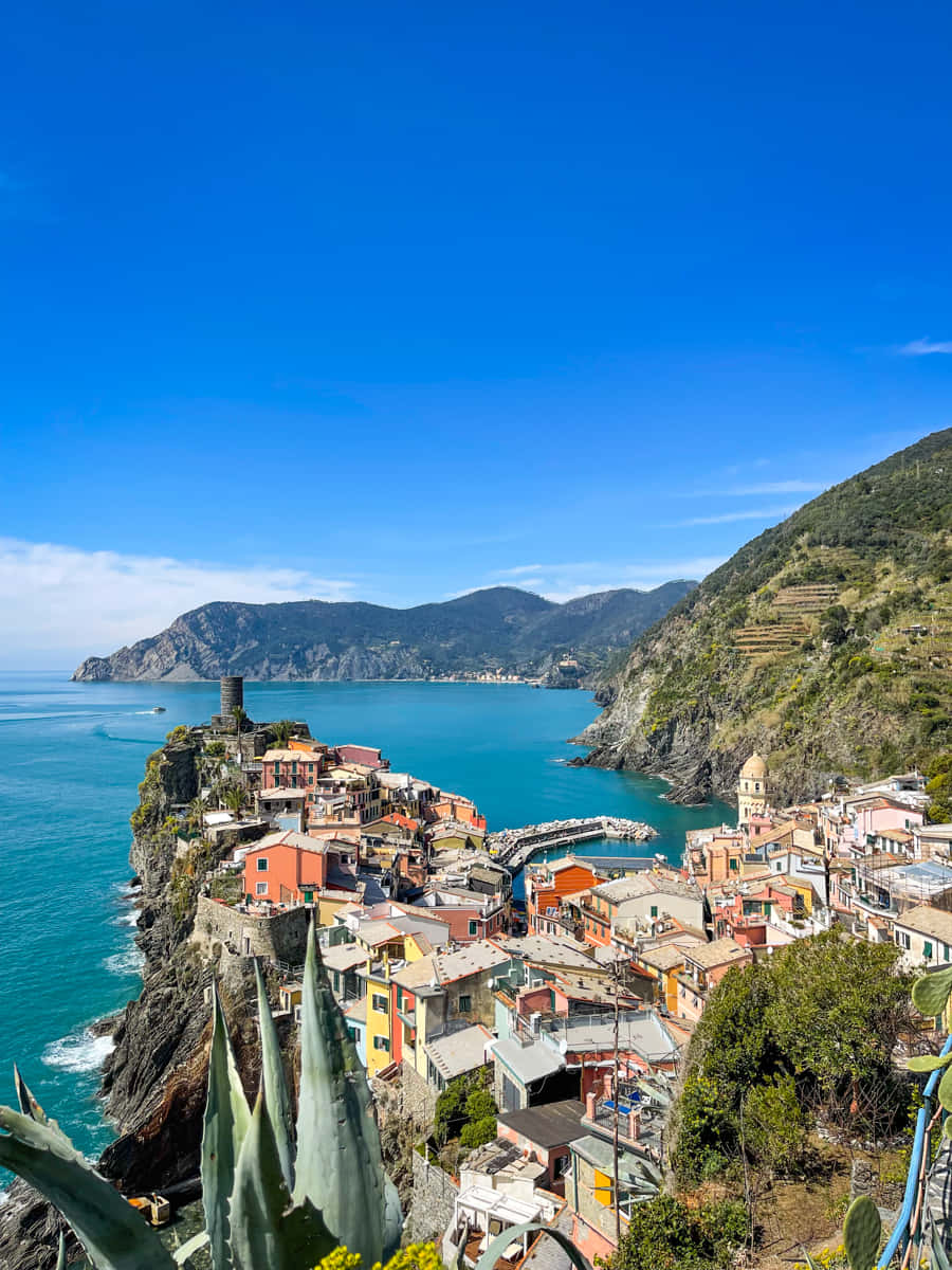 Italian Beach, cliffside village, colorful houses, SD Phone Wallpaper