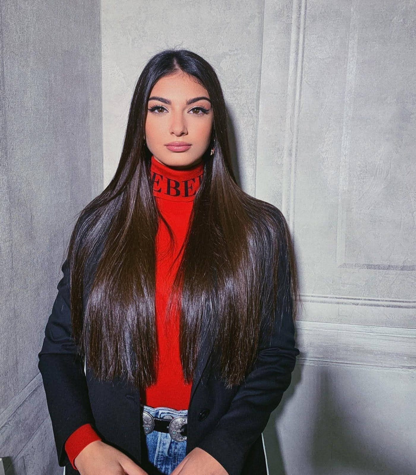 Italian Girl, red turtleneck, black blazer, HD Phone Wallpaper