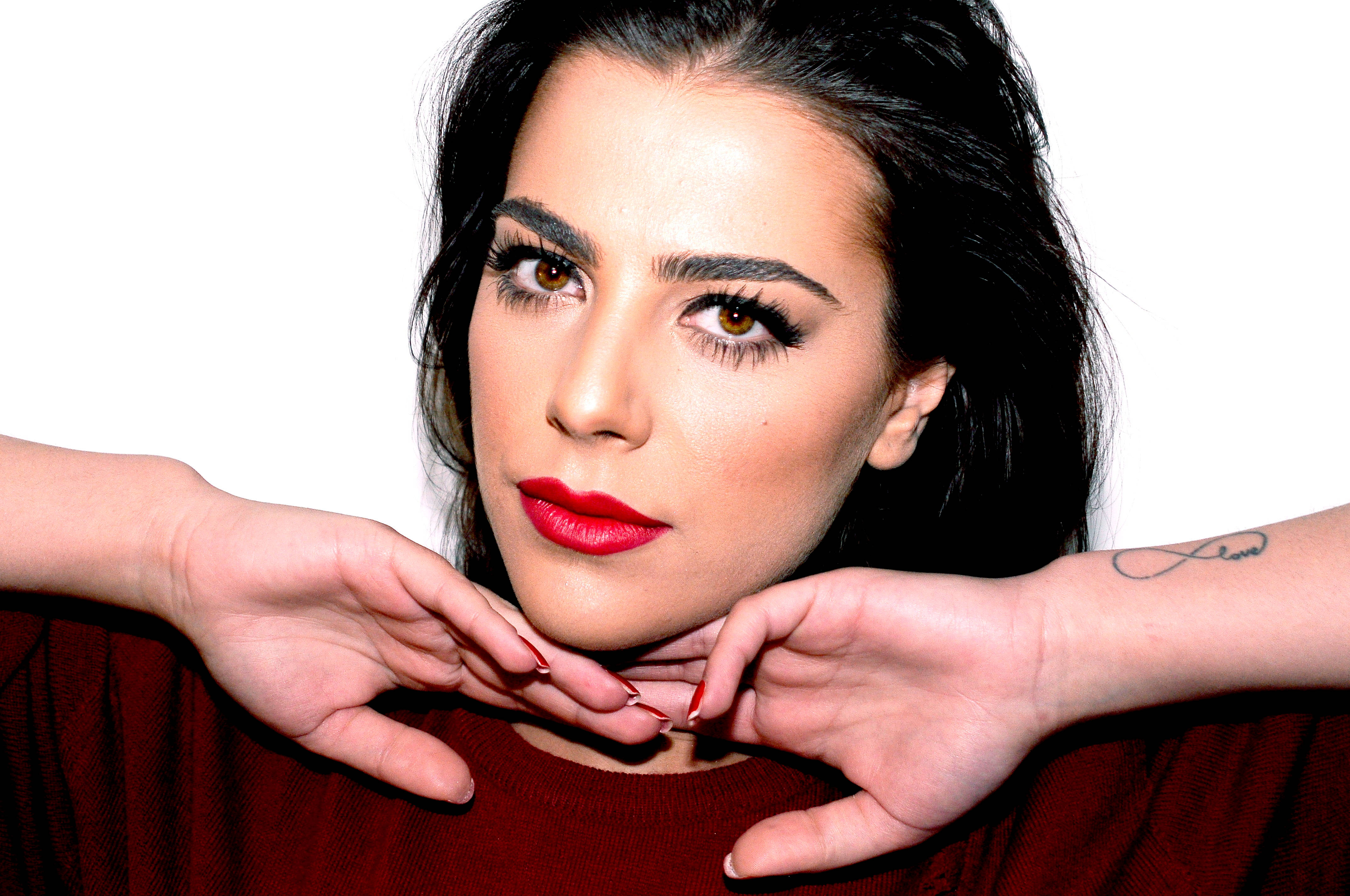 Italian Girl, red lipstick, dark hair, 4K Desktop Wallpaper