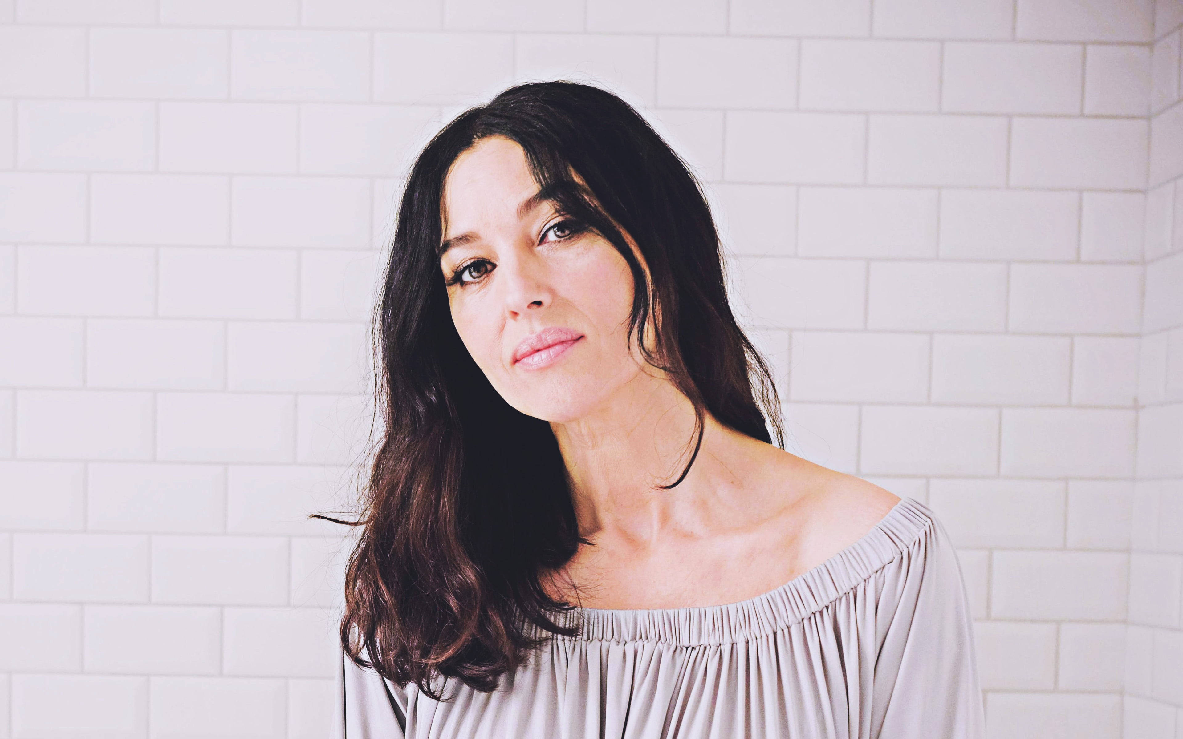 Italian Girl, dark wavy hair, white tiled wall, 4K Desktop Wallpaper