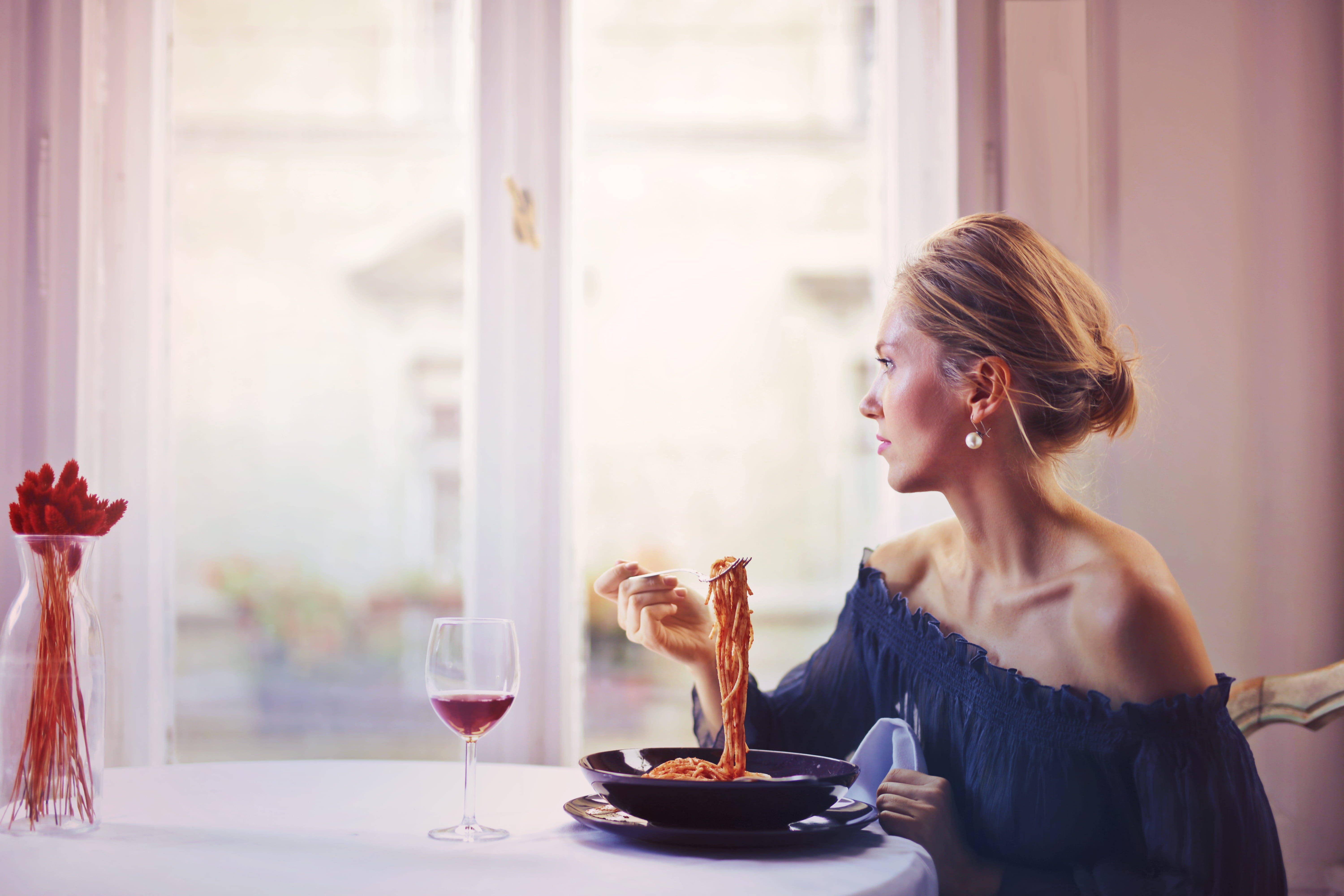 Italian Girl, spaghetti, dark blue dress, 5K Desktop Wallpaper