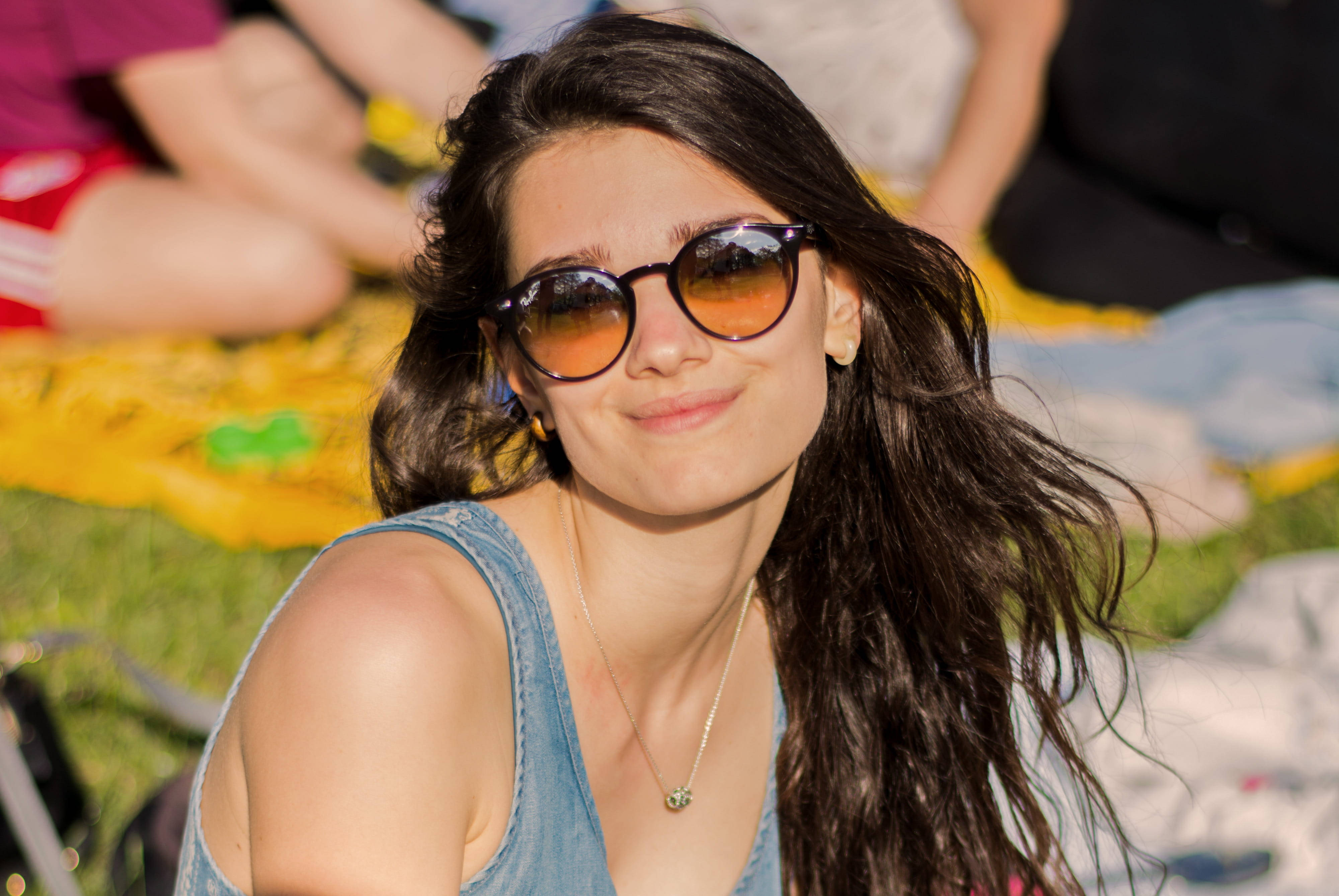 Italian Girl, dark hair, orange-tinted sunglasses, 4K Desktop Wallpaper