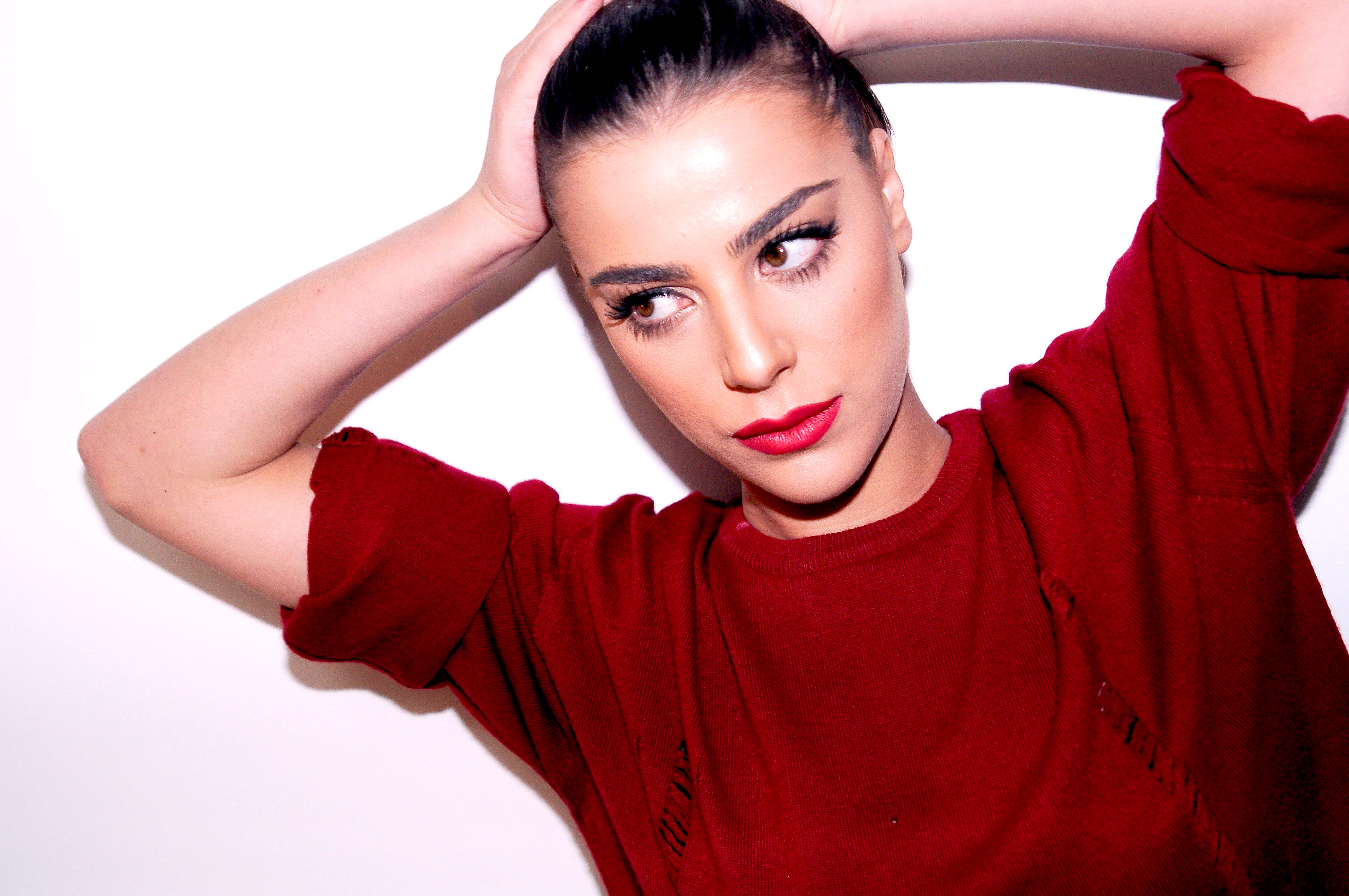 Italian Girl, red sweater, white background, 4K Desktop Wallpaper