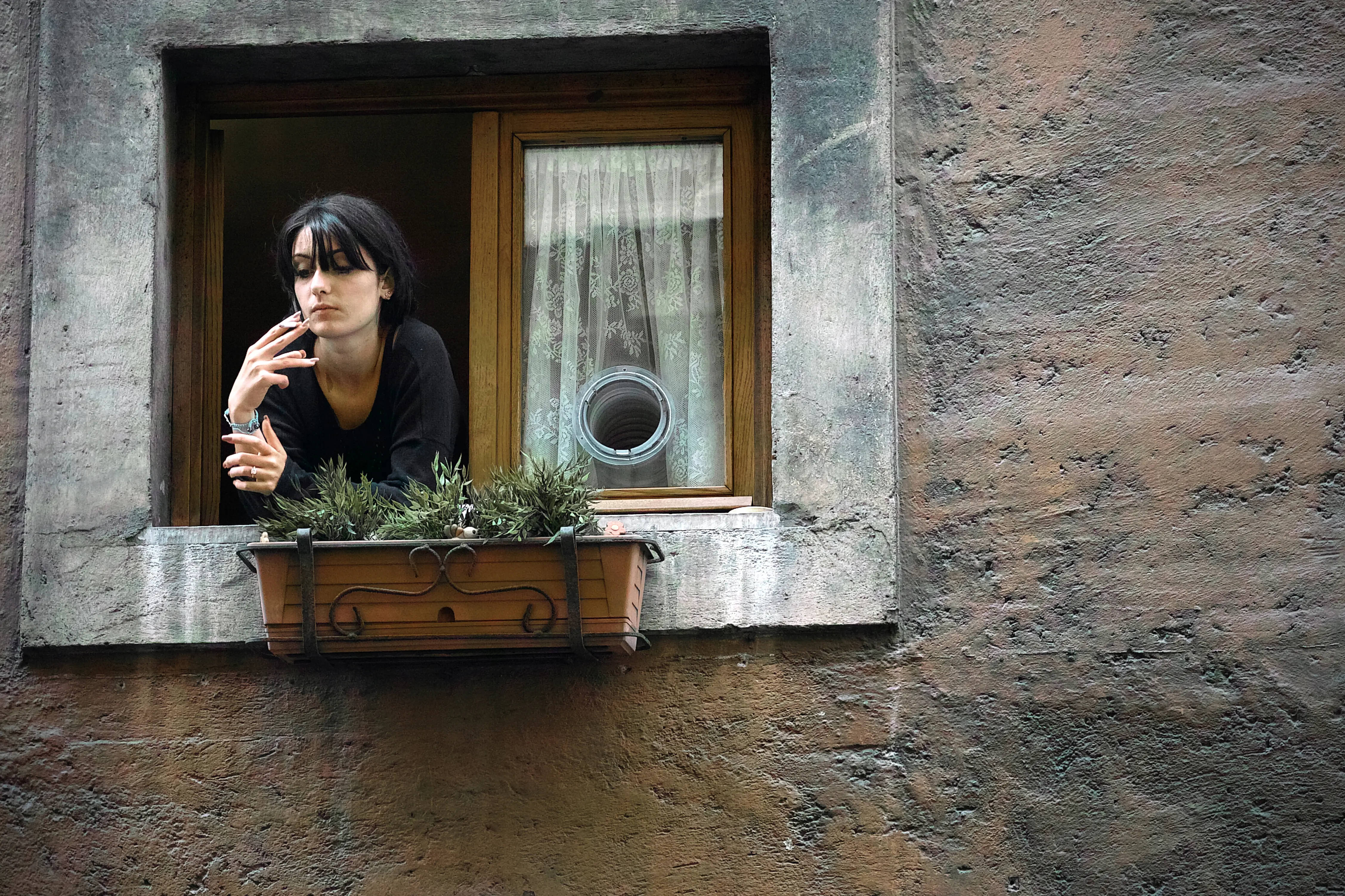 Italian Girl, weathered window, cigarette, 4K Desktop Wallpaper
