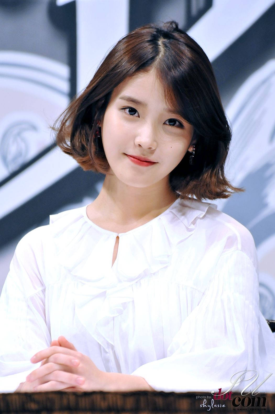 IU, short brown bob, red lipstick, HD Phone Wallpaper