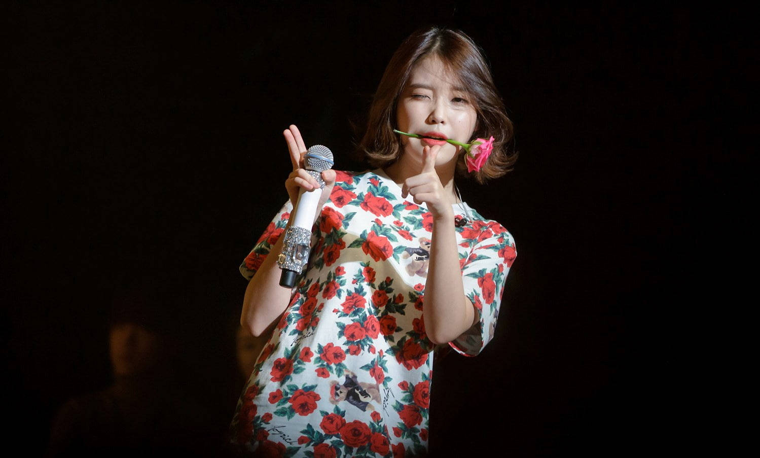 IU, floral shirt, microphone, HD Desktop Wallpaper