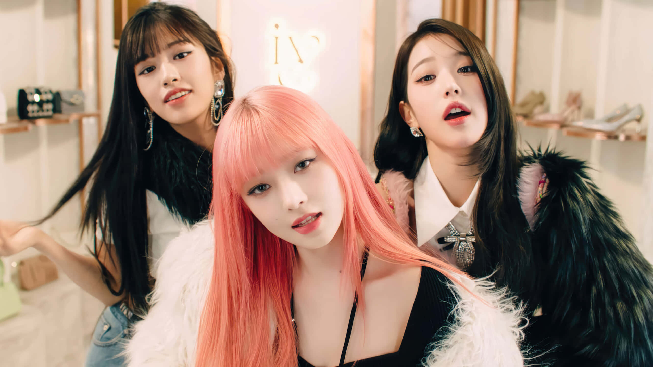 Ive, pop group, boutique, 2K Desktop Wallpaper