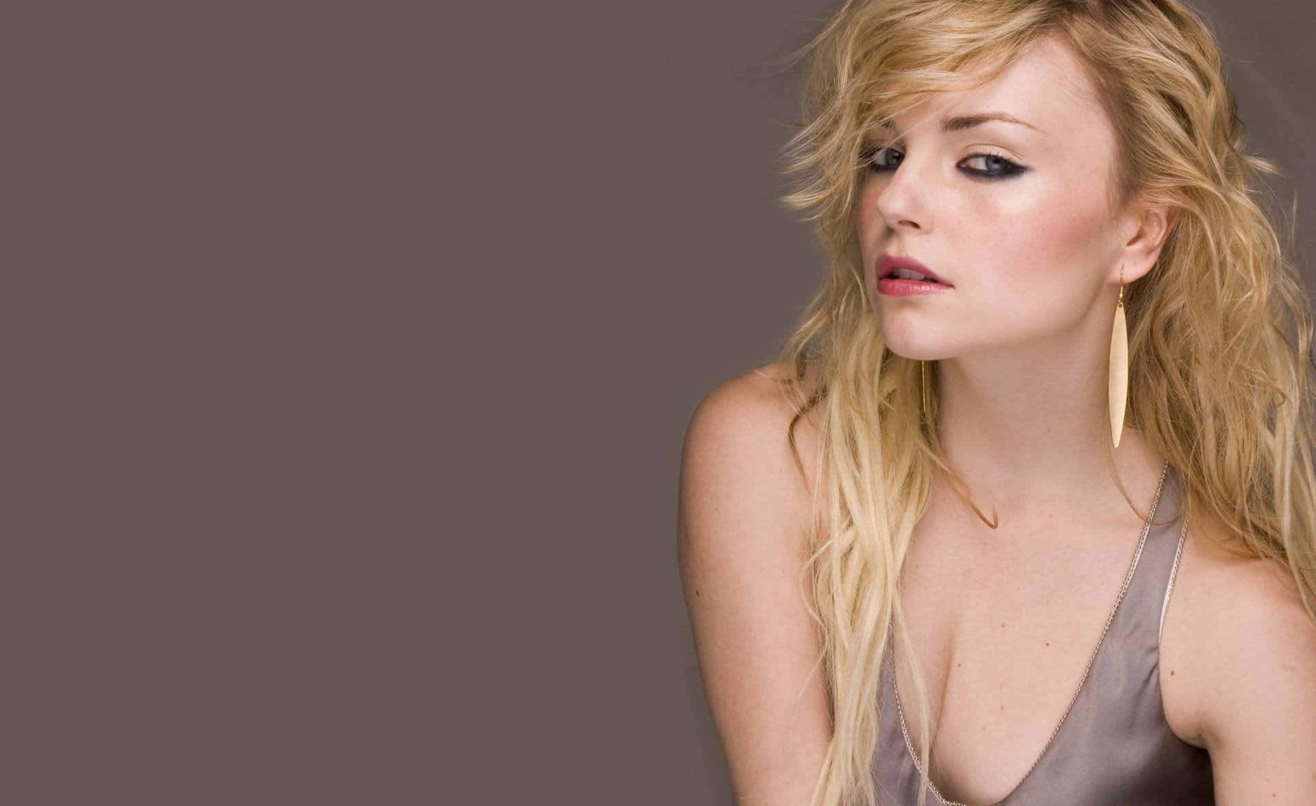 Izabella Miko, blonde woman, dramatic makeup, Full HD Desktop Wallpaper