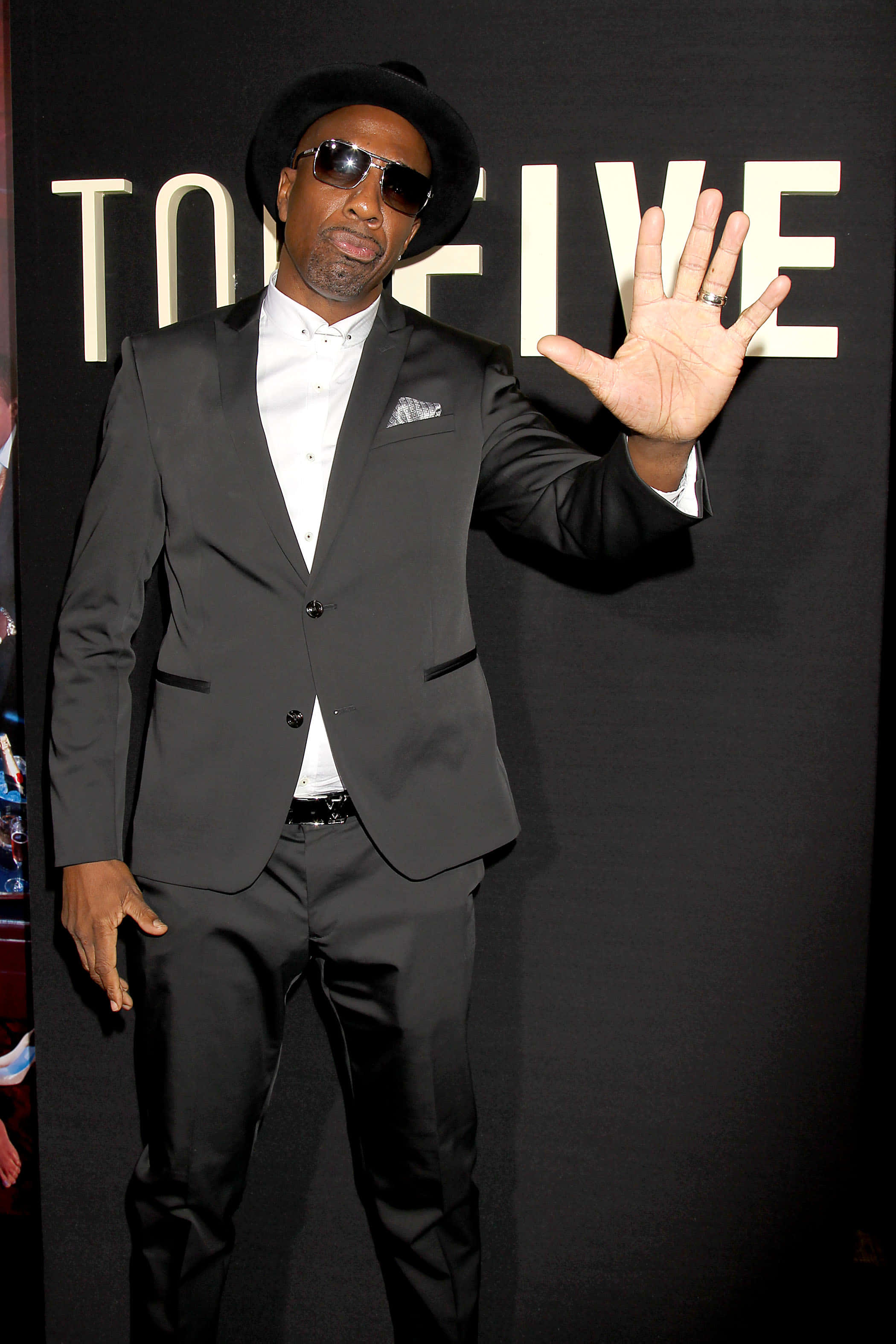 J.b. Smoove, black suit, hat, 2K Phone Wallpaper