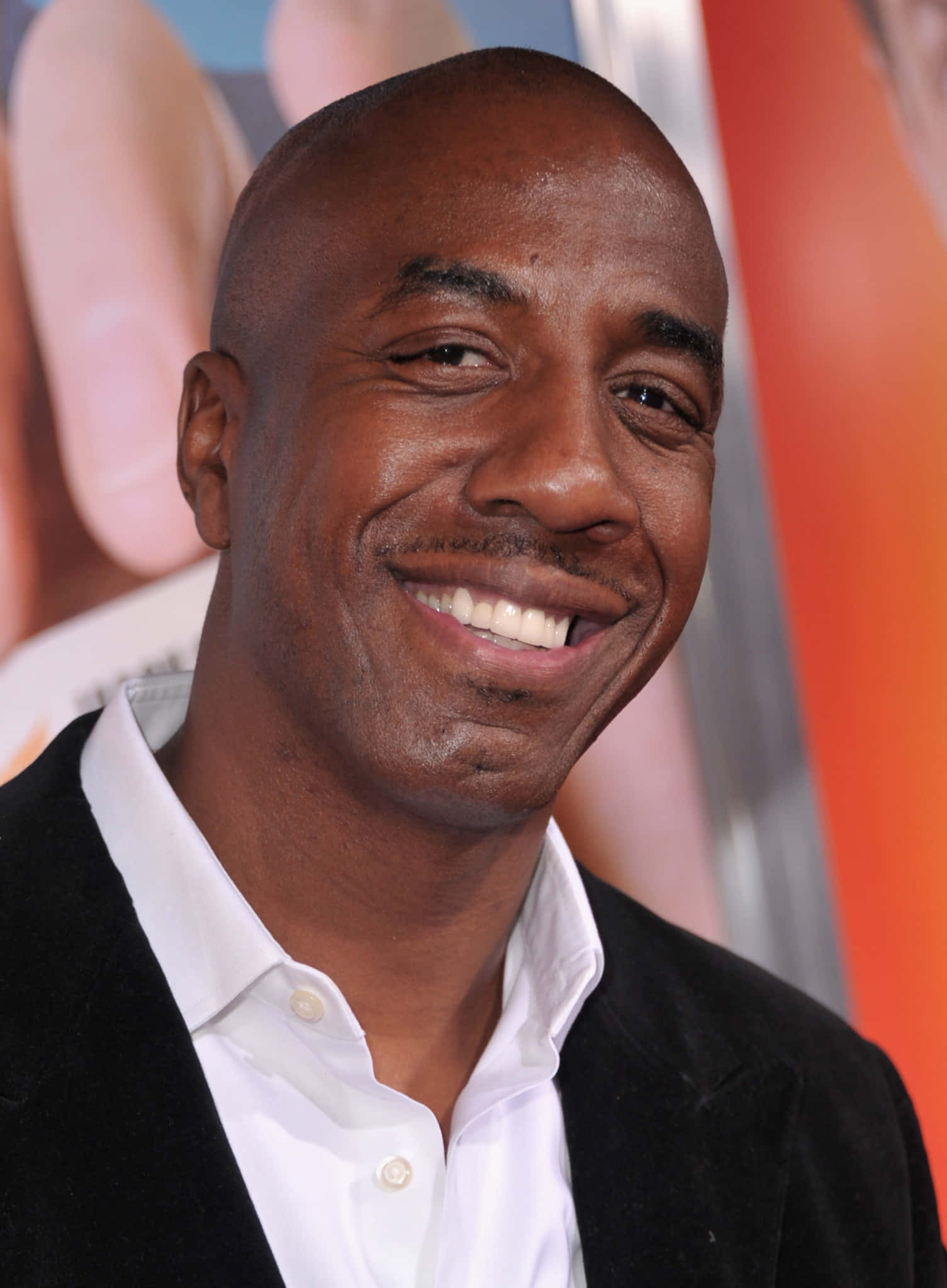 J.B. Smoove, black velvet blazer, white shirt, Full HD Phone Wallpaper