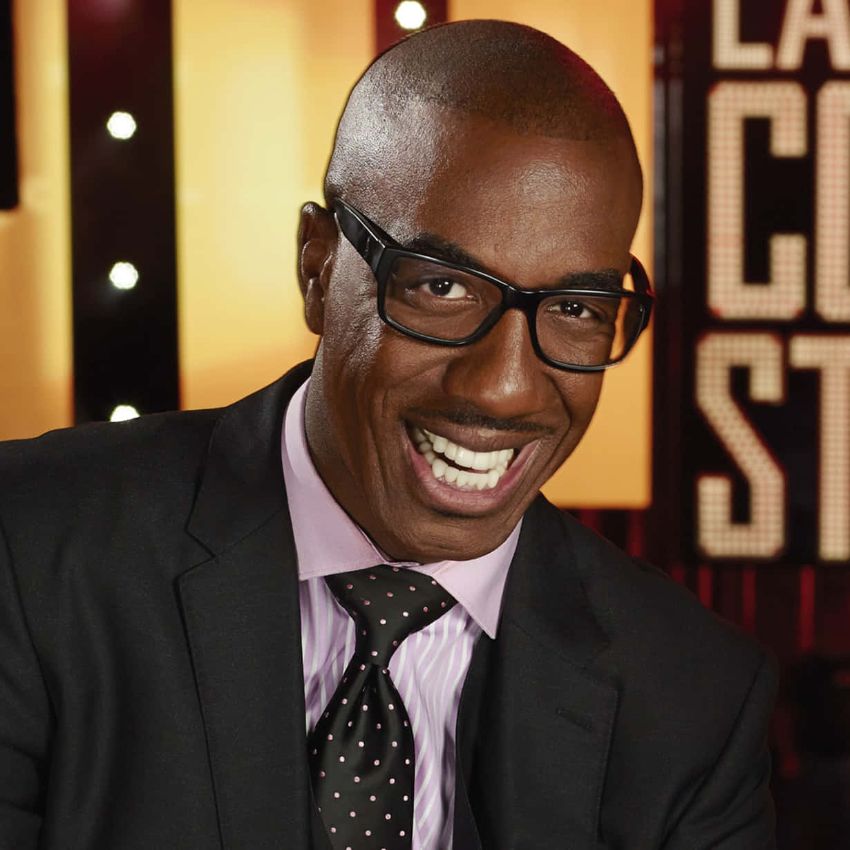 J.b. Smoove, suit, glasses, SD Desktop Wallpaper
