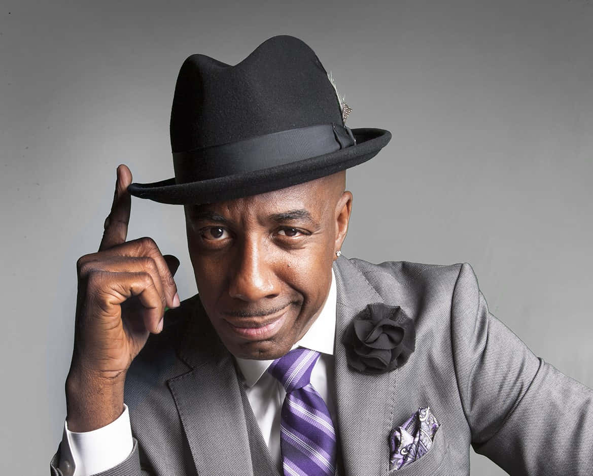 J.B. Smoove, grey suit, black fedora, SD Desktop Wallpaper